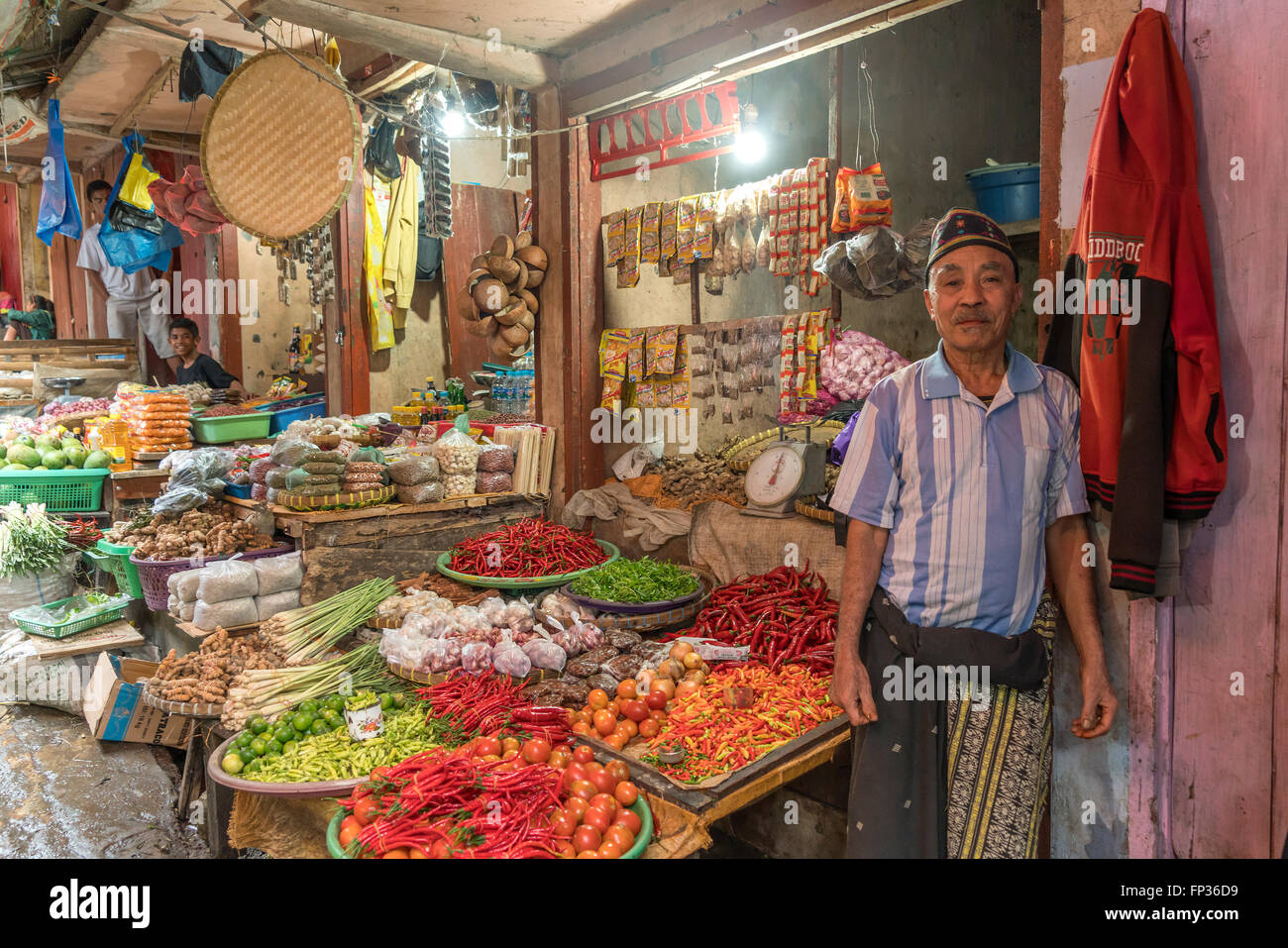 Le verdure nel mercato di Ruteng, sull isola di Flores, Indonesia Foto Stock