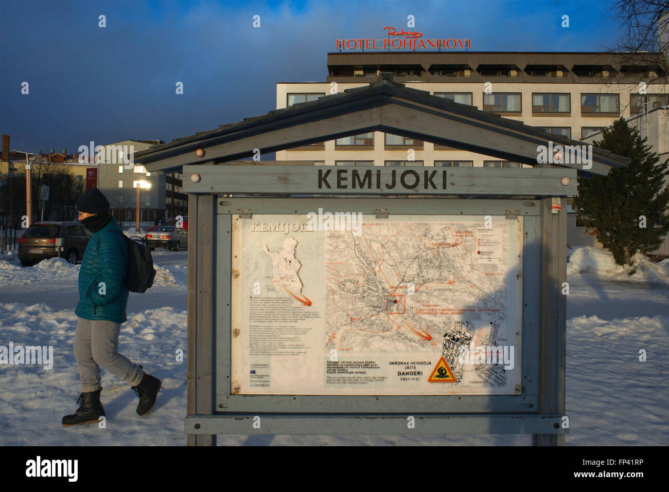 Kemi città di segnale e Pohjanhovi Hotel. Kemi è una città di quasi 23 000 abitanti. Kemi si trova facilmente raggiungibili grazie a excel Foto Stock