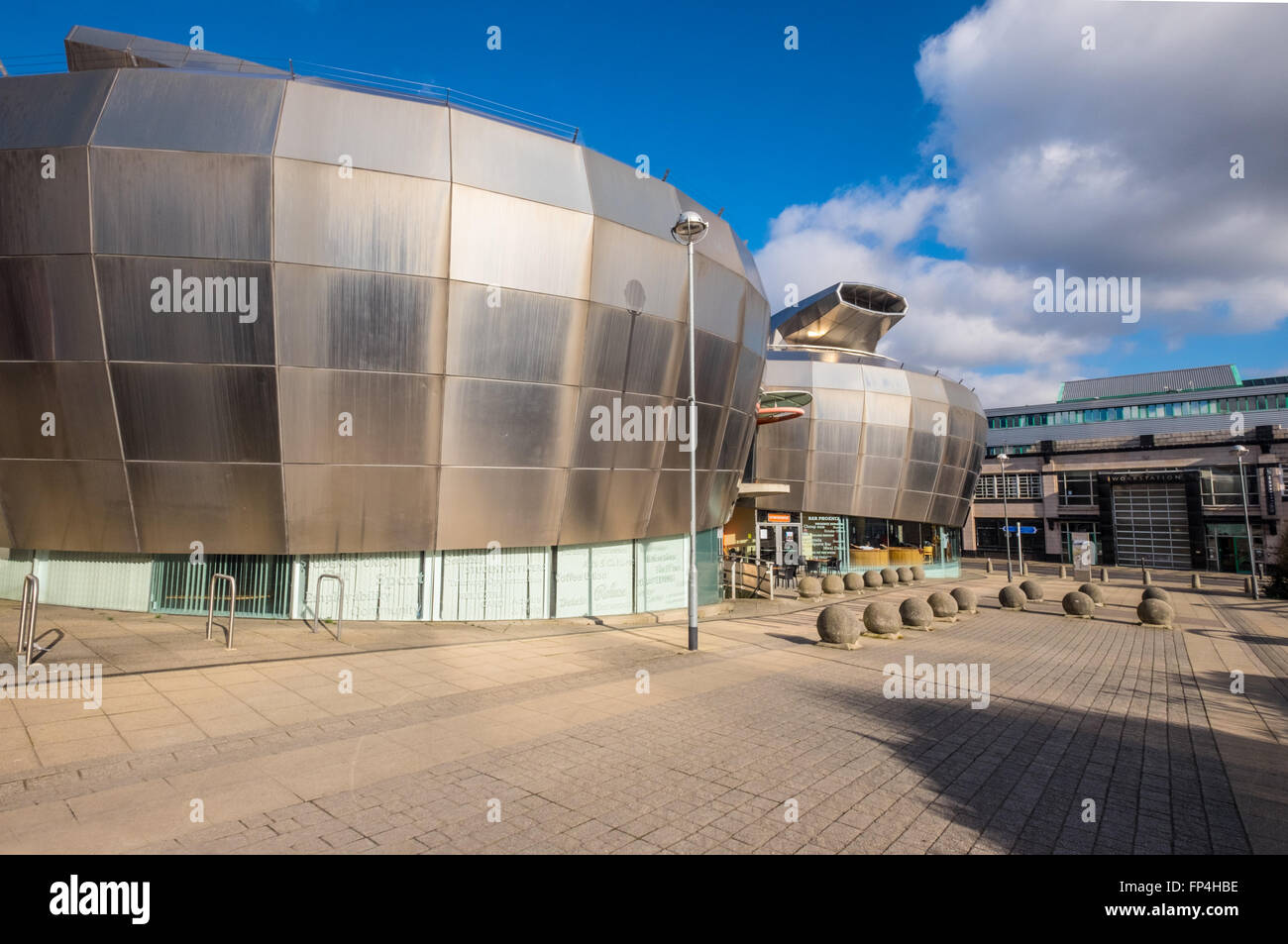 Sheffield Hallam Studend Union building - Mozzi, futuristico rivestito in acciaio edifici Foto Stock