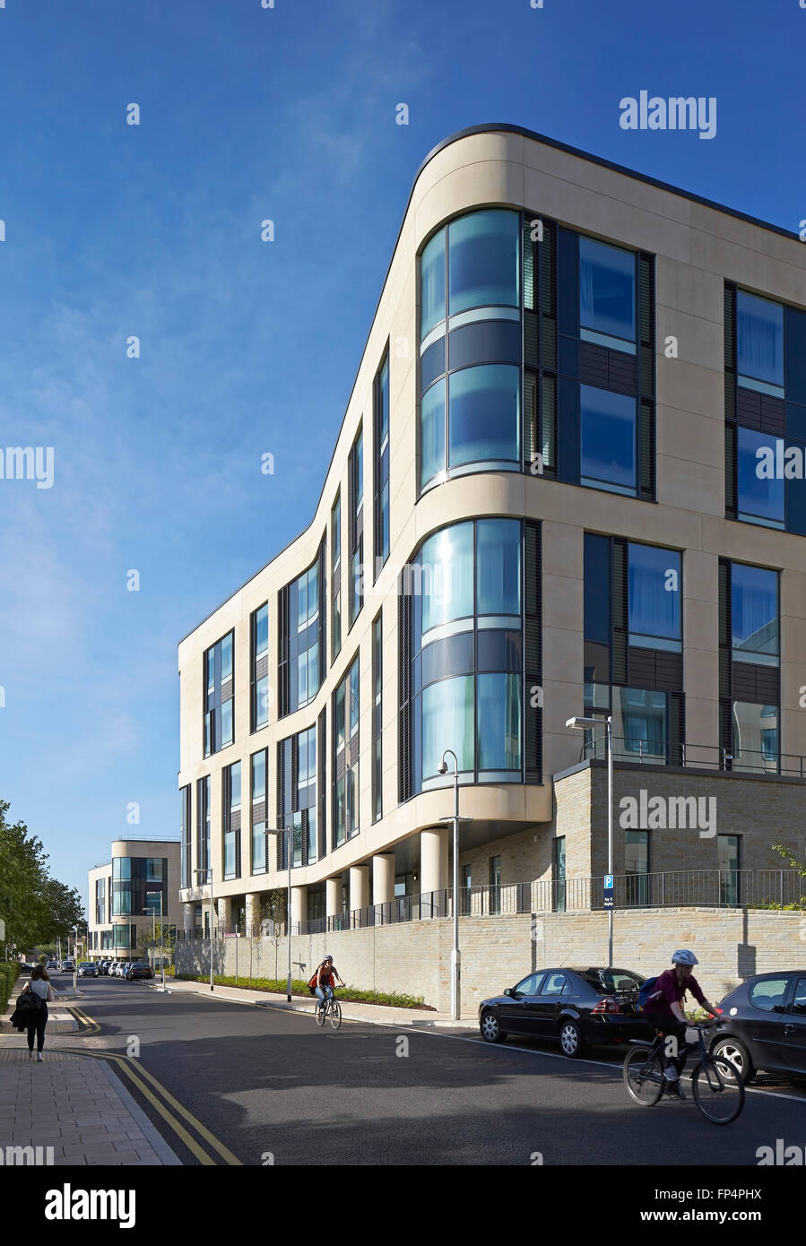 Elevazione di facciata con curvatura e a doppia altezza di windows. Ospedale Southmead, Bristol, Regno Unito. Architetto: BDP, 2014. Foto Stock