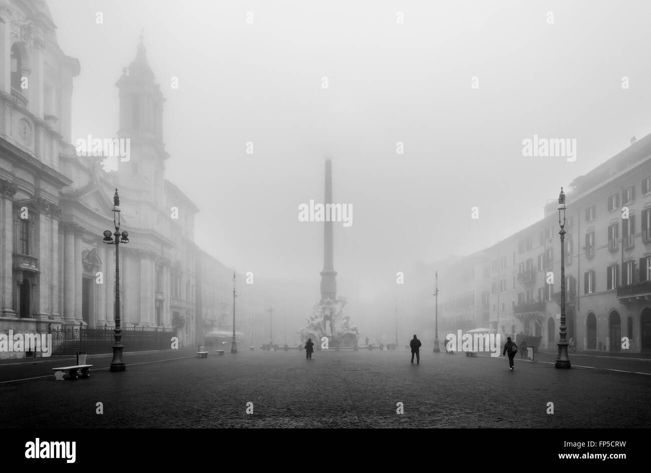 Piazza Navona avvolta in una insolita nebbia Foto Stock