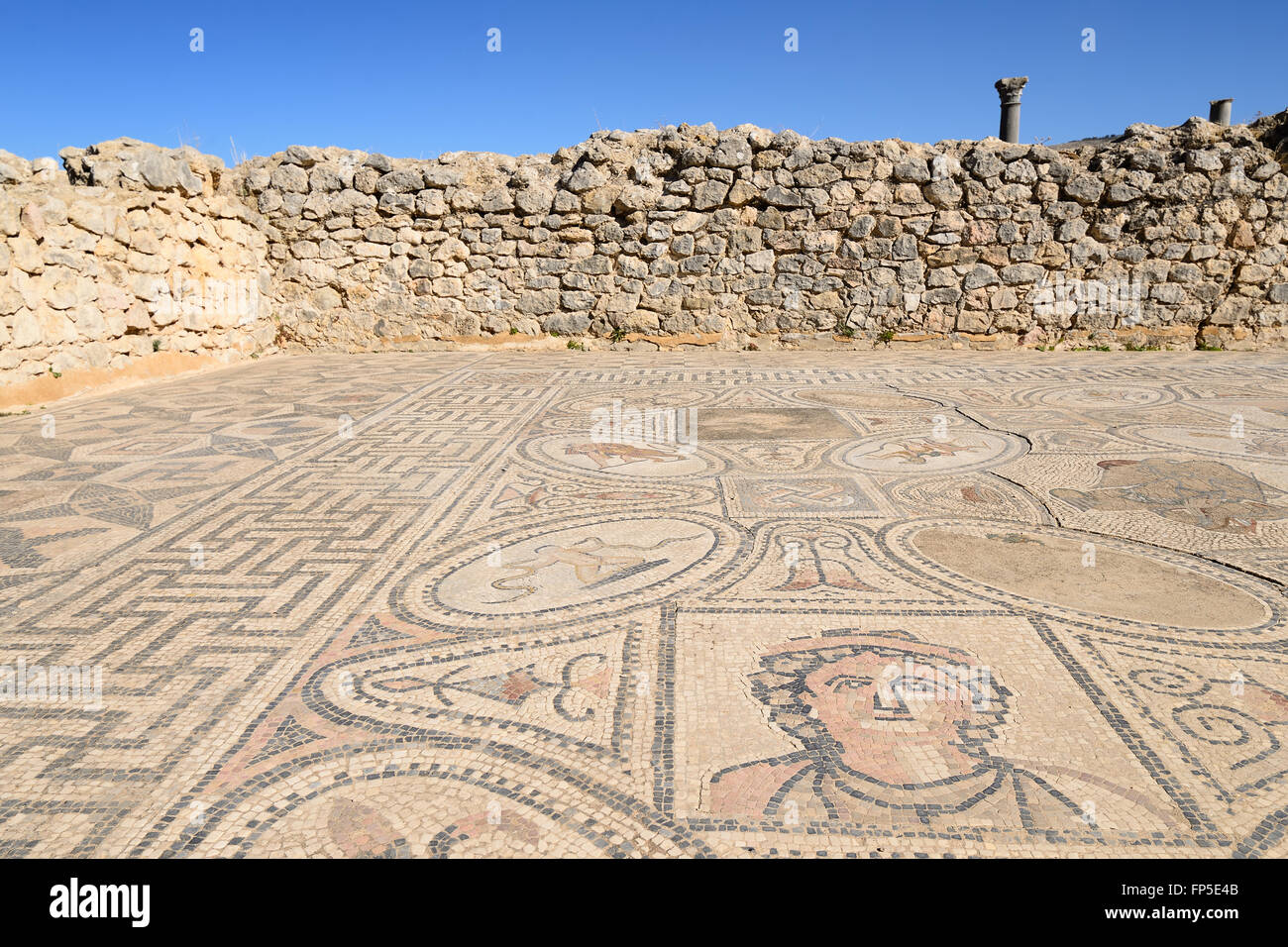 Ampio complesso di rovine della città romana Volubilis - di antica città capitale della Mauritania nella parte centrale del Marocco Foto Stock