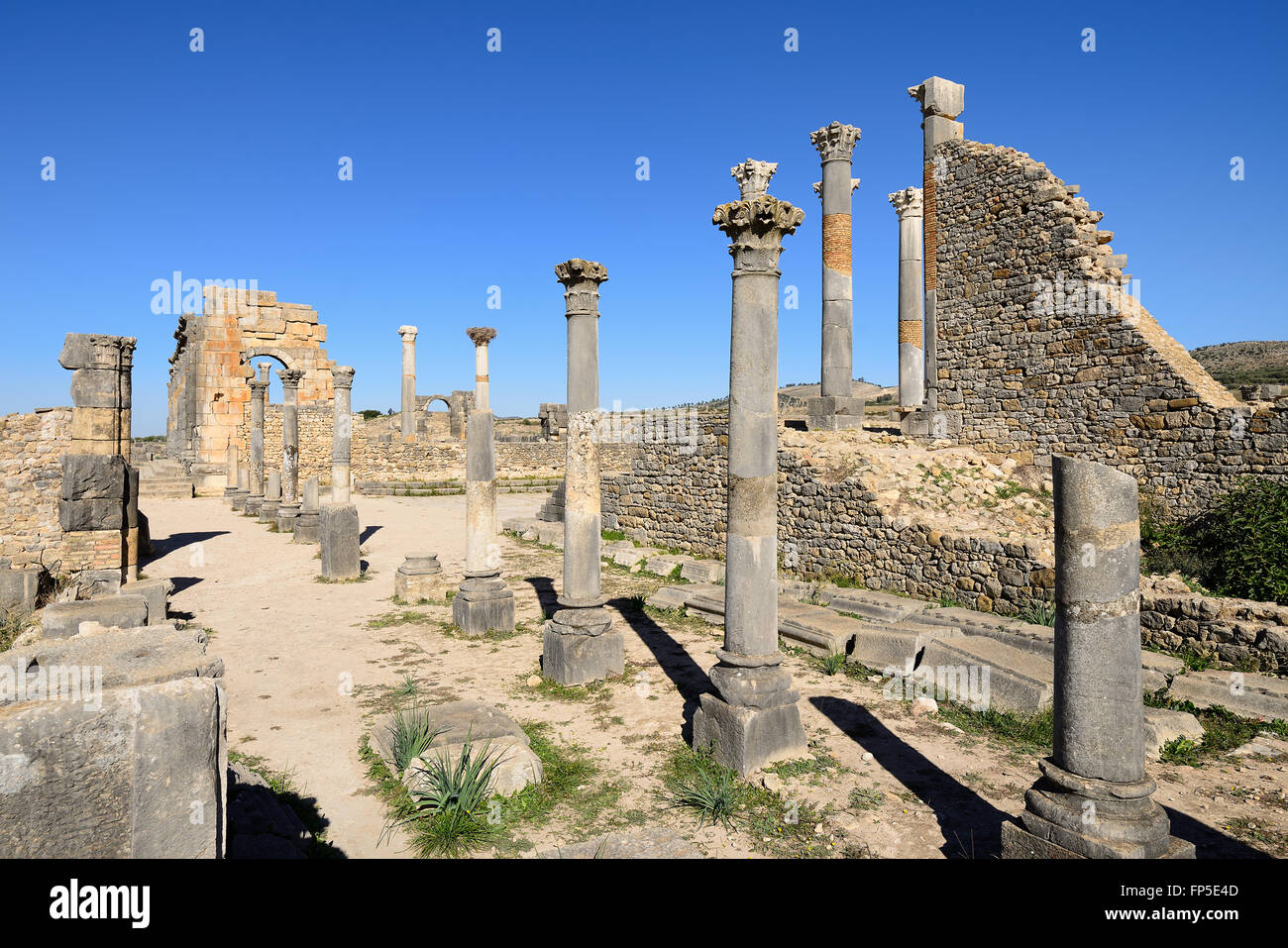 Ampio complesso di rovine della città romana Volubilis - di antica città capitale della Mauritania nella parte centrale del Marocco da Foto Stock