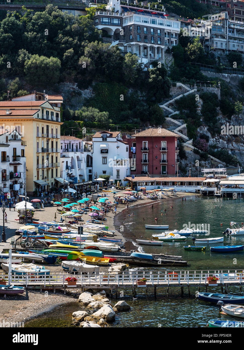 La Marina Grande di Sorrento, Italia, l'antico porto di pescatori della città. Foto Stock