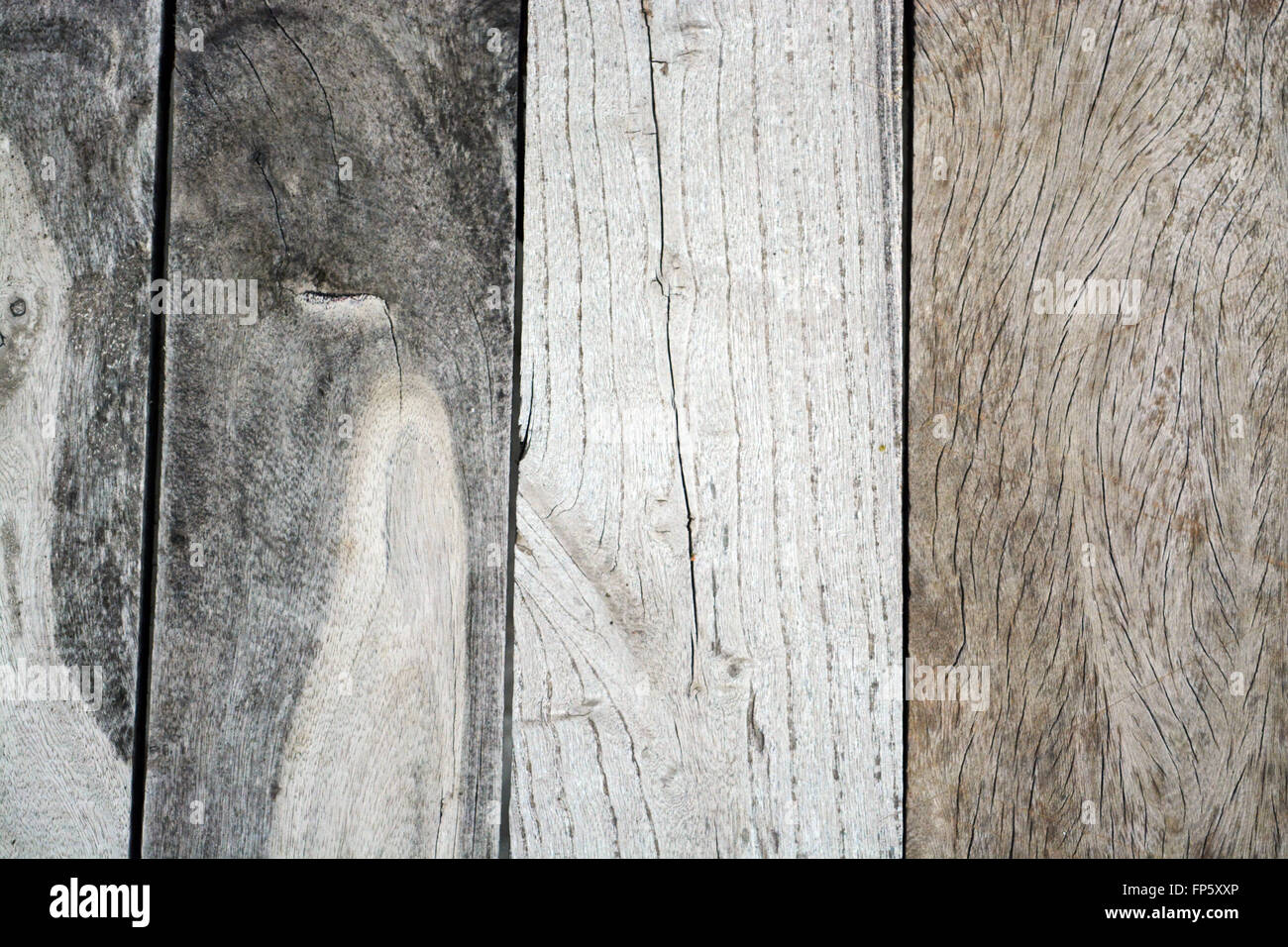 Rustico fienile spiovente Sfondo legno con nodi e fori dei chiodi. Foto Stock