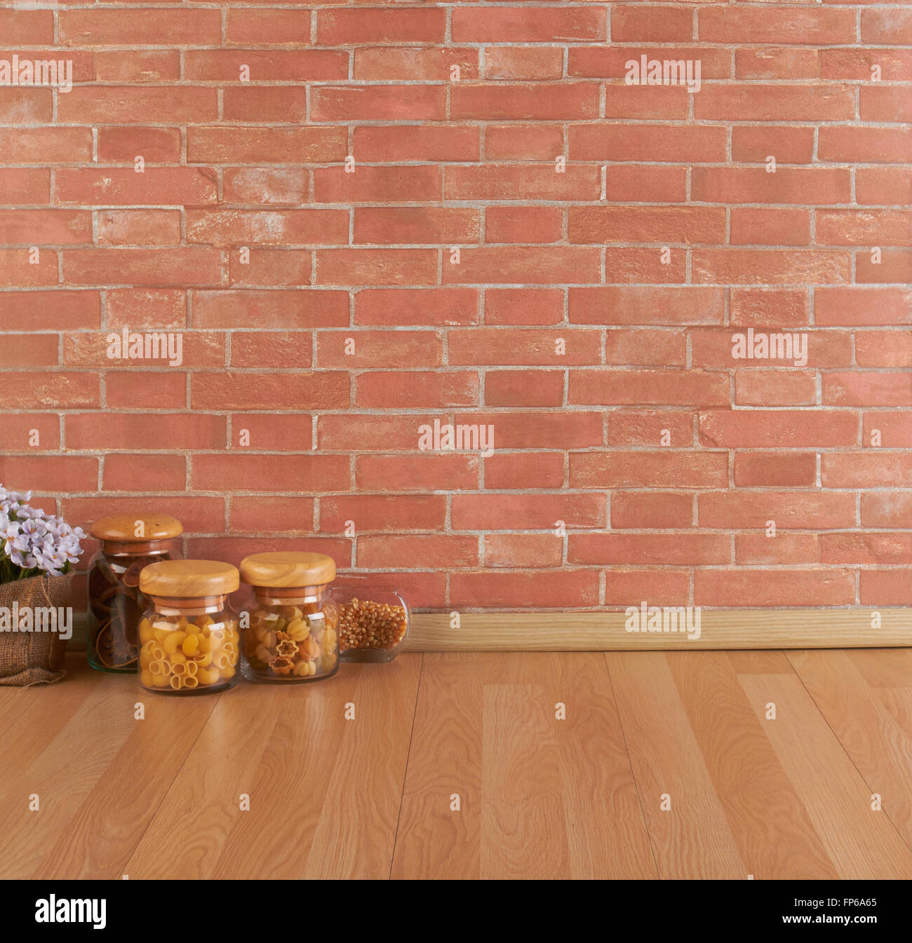 Spazio vuoto sul bancone della cucina e il muro di mattoni Foto Stock
