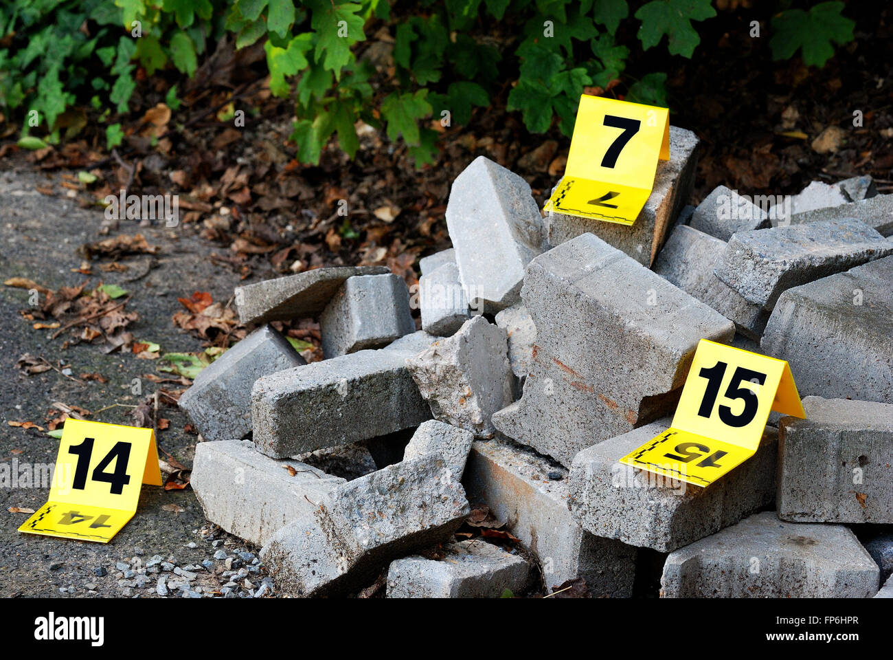 La criminalità prova accanto al calcestruzzo Foto Stock