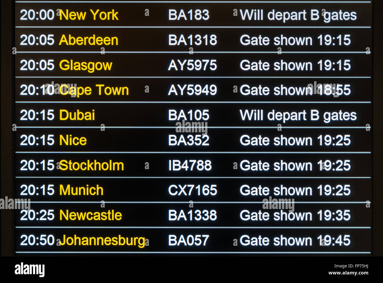 L'aereoporto internazionale di Heathrow partenze Board. Foto Stock