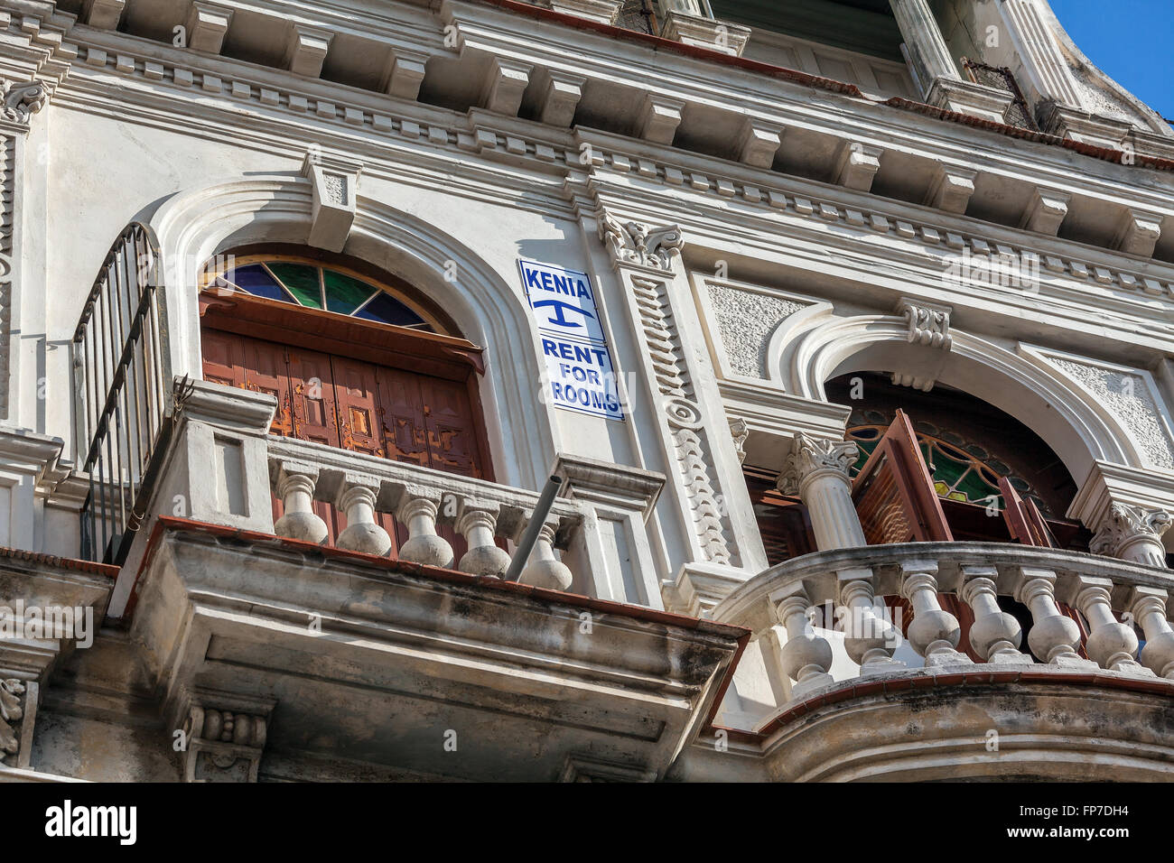 L'Avana, Cuba - Aprile 2, 2012: tipico segno di parete per informazioni sulla disponibilità di camere in affitto Foto Stock