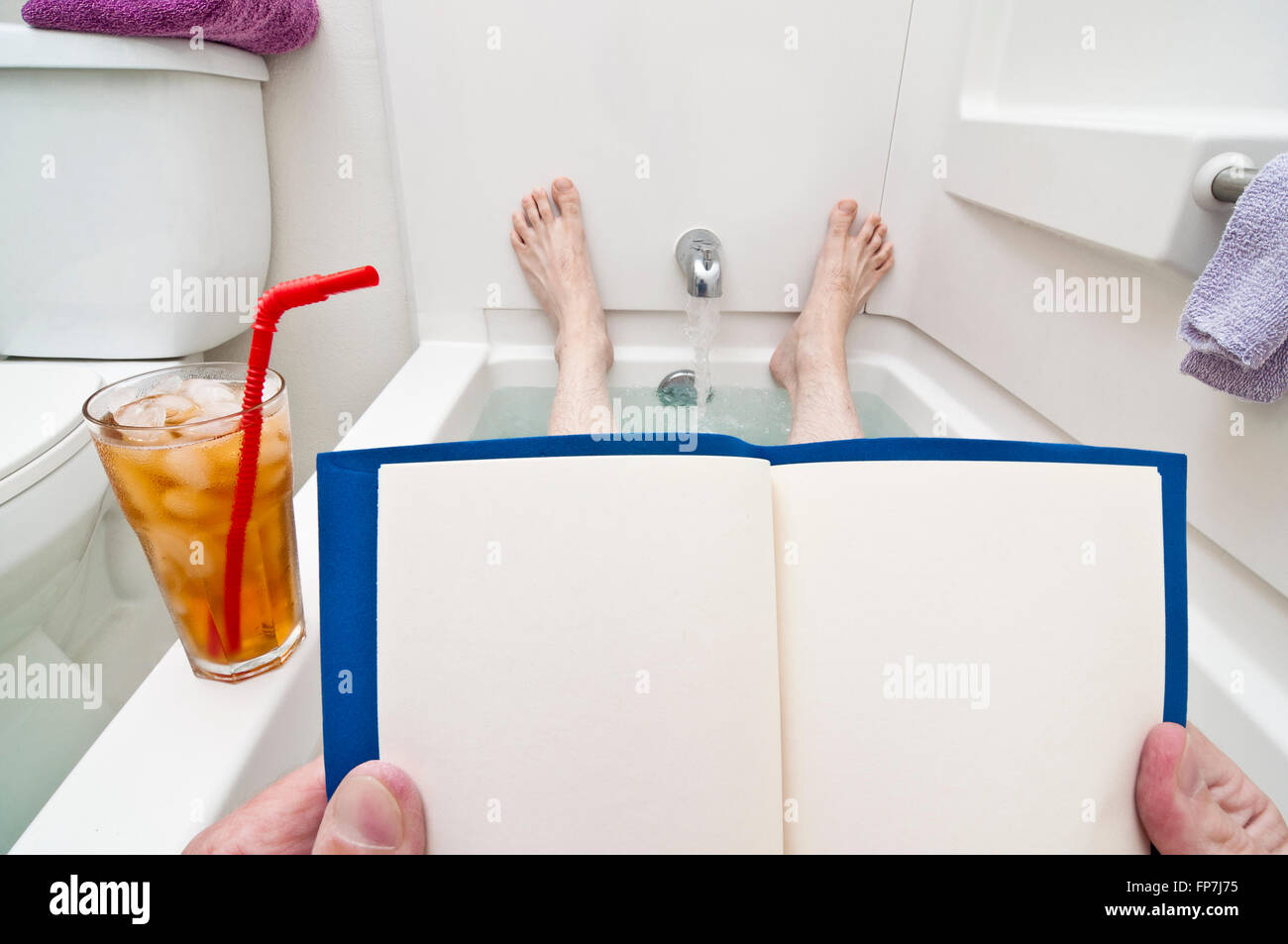 La lettura di vuoto materiale per vasca da bagno lettori Foto Stock