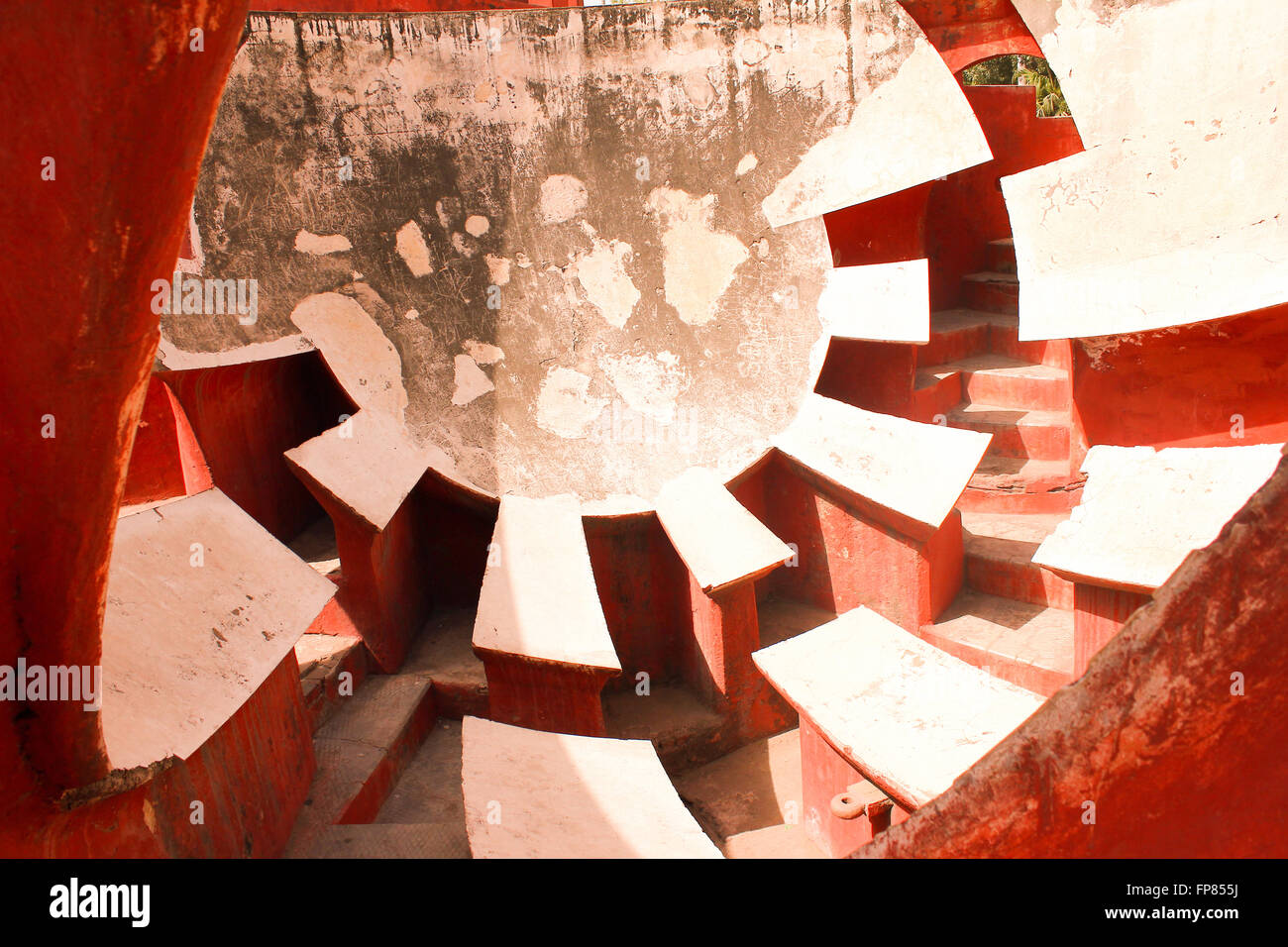Architettura astronomica creata da Jai Singh per osservare oggetti celesti, Jantar Mantar Foto Stock