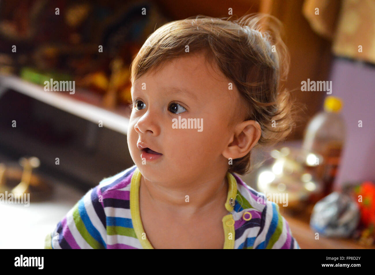 Un ragazzo indiano in allegro Foto Stock