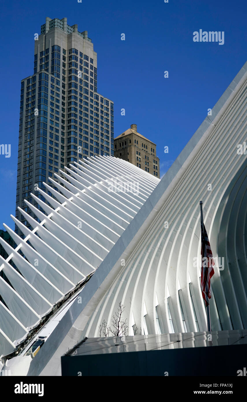 Una chiusa vista di occhio del world trade center hub di trasporto il percorso dalla stazione di Lower Manhattan, New York City, Stati Uniti d'America Foto Stock