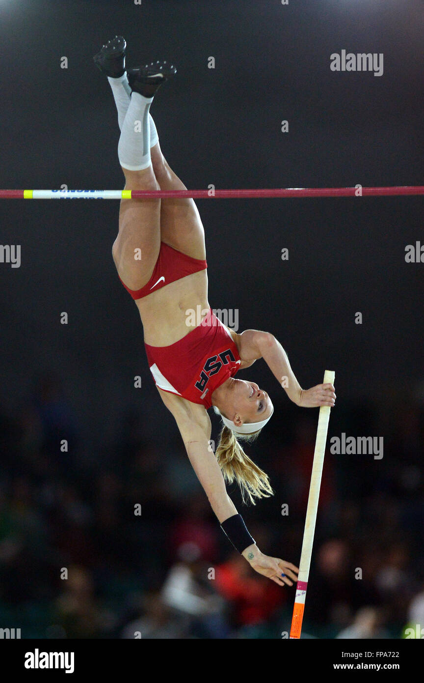 Portland, Stati Uniti d'America. Xvii Mar, 2016. Sandi Morris degli Stati Uniti compete durante le Donne Salto con l'asta finale durante il giorno uno della IAAF Campionati mondiali Indoor presso la Oregon Convention Center a Portland, Oregon, Stati Uniti, il 17 marzo 2016. Sandi Morris ha vinto il secondo posto con 4,85 metri. Credito: Yin Bogu/Xinhua/Alamy Live News Foto Stock