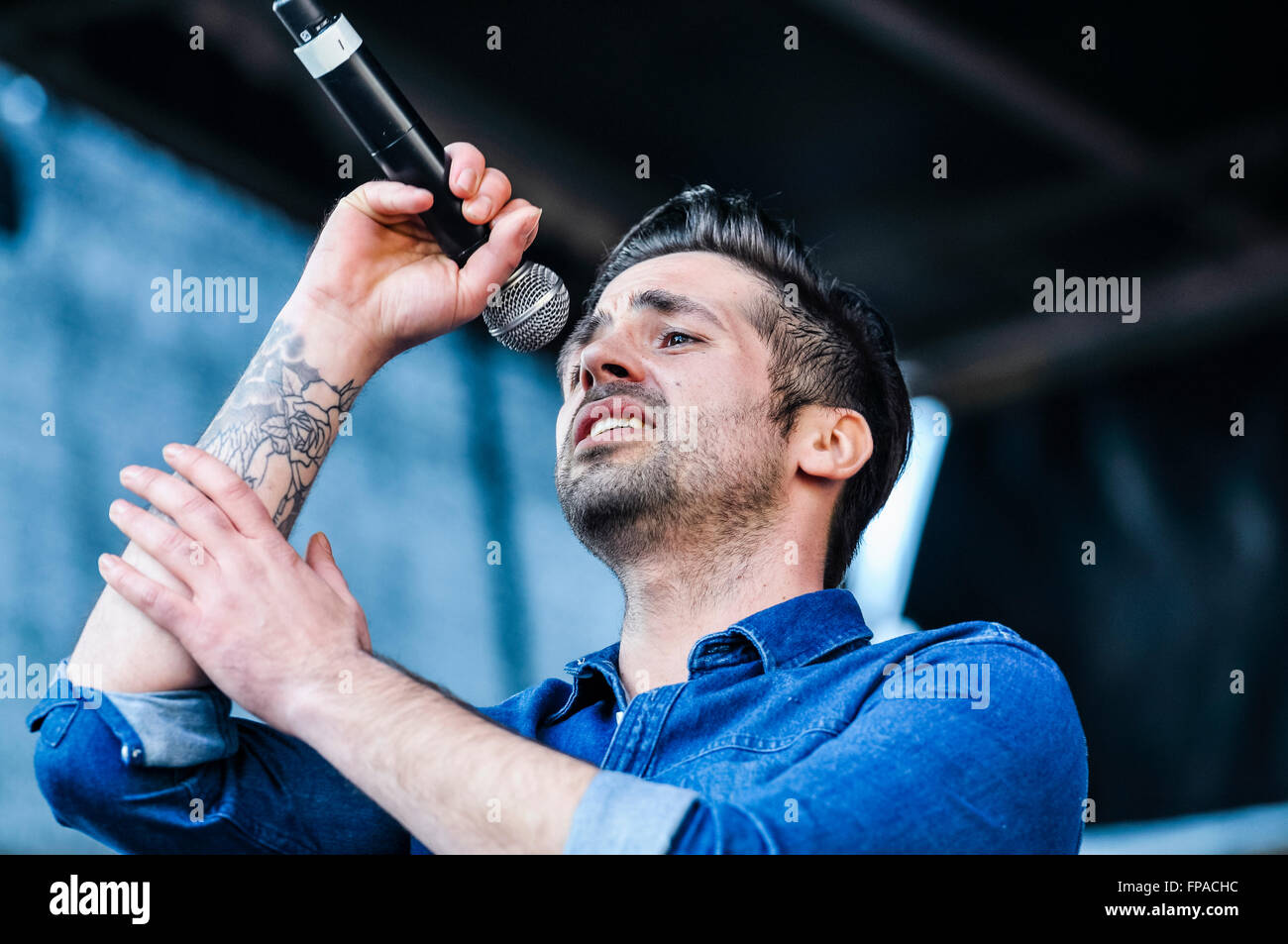 Belfast, Irlanda del Nord. 17 mar 2016 - Ben Haenow, vincitore del fattore X-2014, canta al concerto per il giorno di San Patrizio - a Belfast Credit: stephen Barnes/Alamy Live News Foto Stock