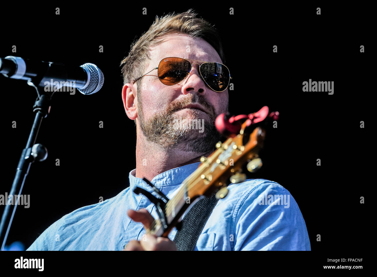 Belfast, Irlanda del Nord. 17 mar 2016 - ex Westlife membro Brian McFadden canta al concerto per il giorno di San Patrizio - a Belfast Credit: stephen Barnes/Alamy Live News Foto Stock