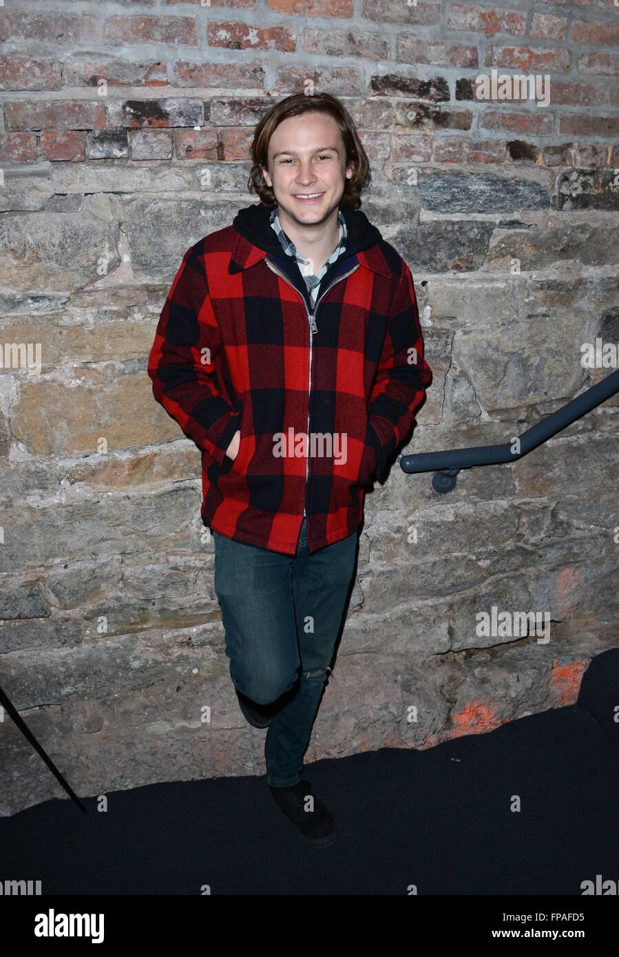 New York, NY, STATI UNITI D'AMERICA. Xviii Mar, 2016. Logan Miller a "prendere me al fiume " screening e Q&A al Landmark Sunshine Cinema fuori e circa per celebrità Candids - Ven, New York, NY Marzo 18, 2016. Credito: Derek Storm/Everett raccolta/Alamy Live News Foto Stock