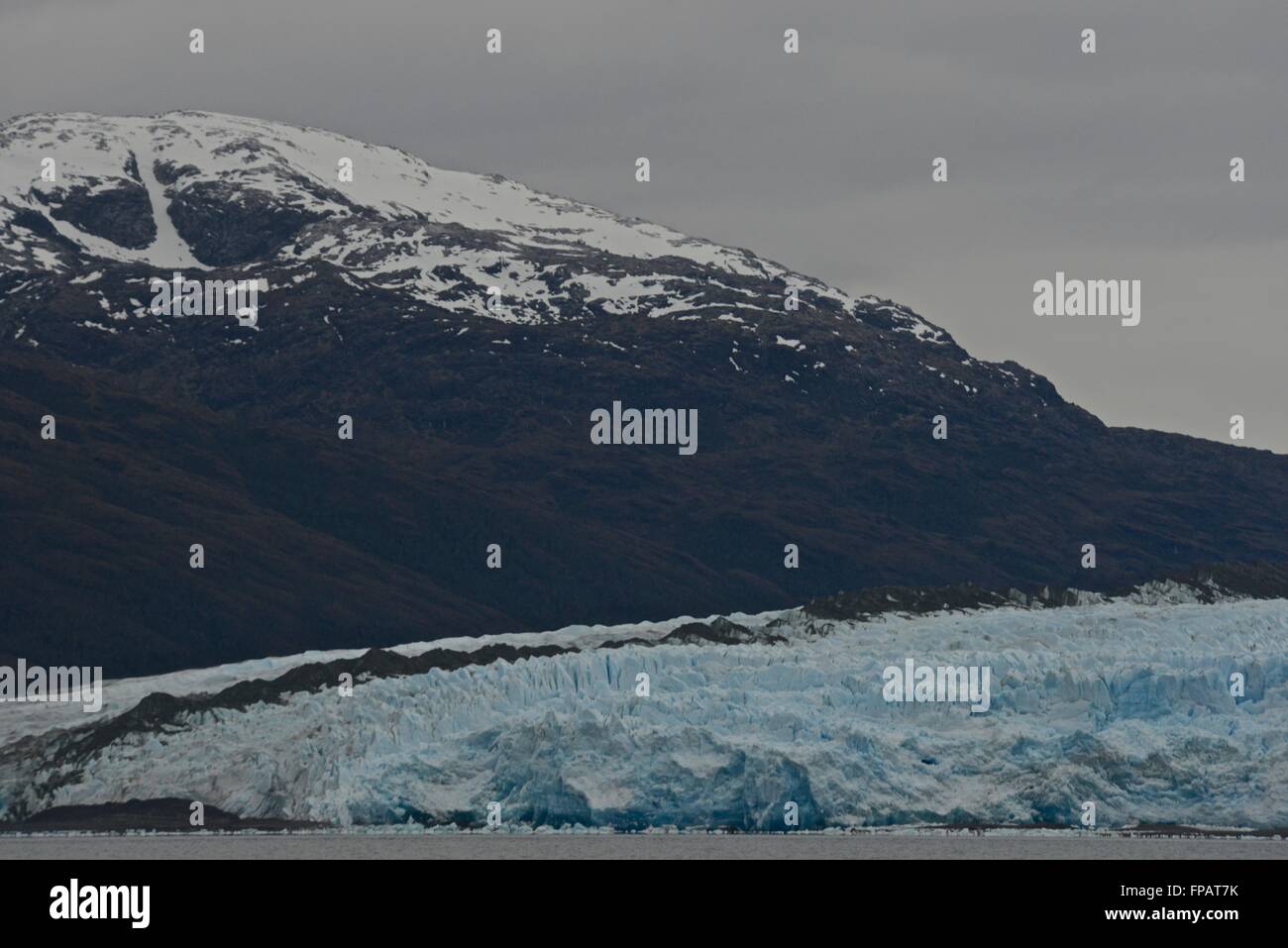 Brüggen ghiacciaio, noto anche come Pío XI ghiacciaio è il solo avanzare la tidewater ghiacciaio in Sud America. È nel sud del Cile Foto Stock