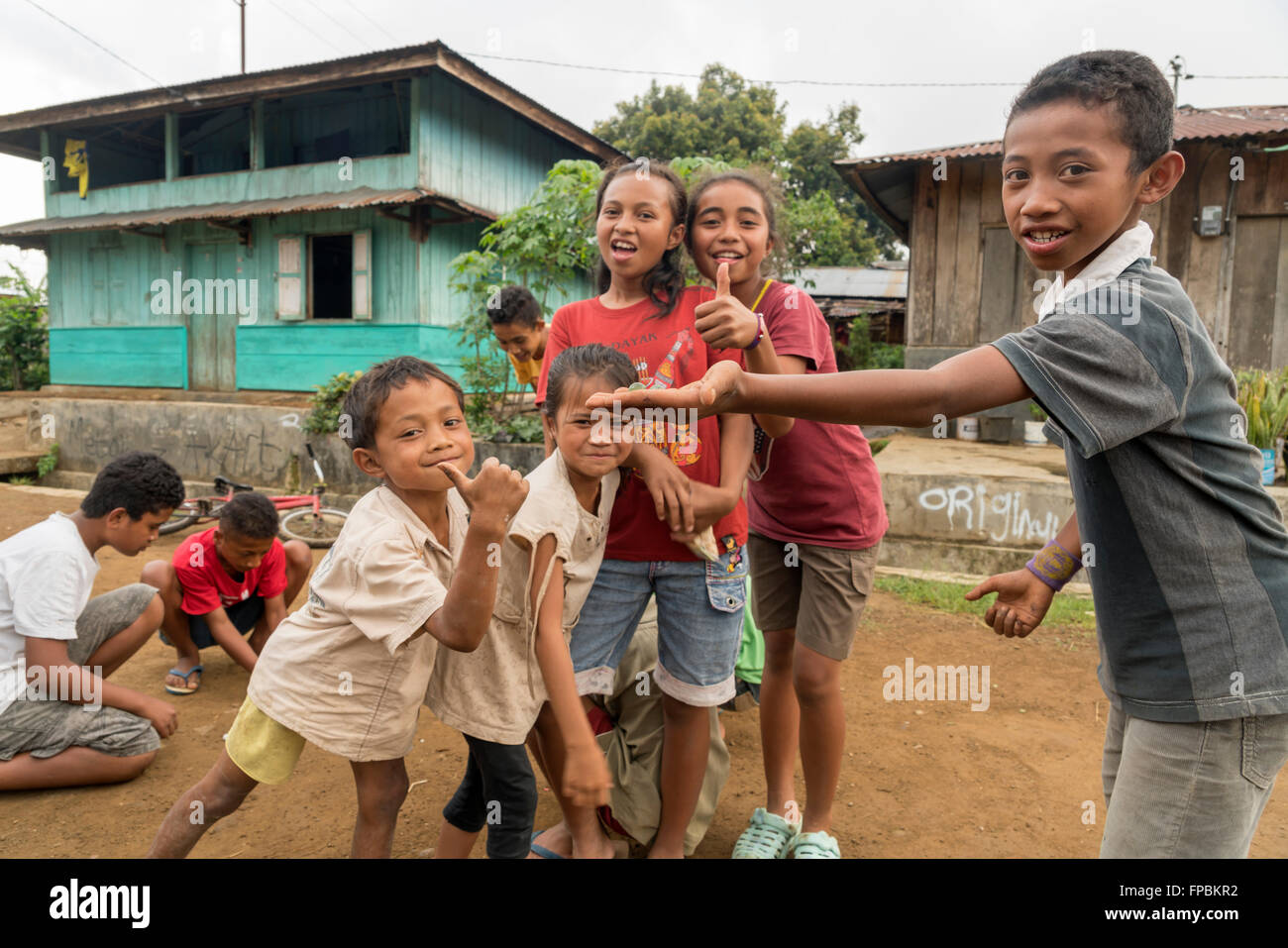 I bambini in Ruteng, Flores, Indonesia, Asia Foto Stock