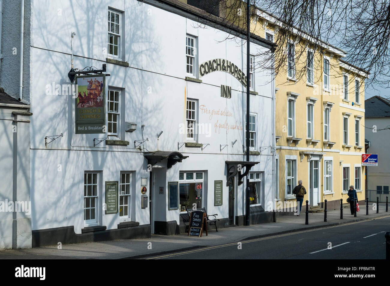 Chepstow Monmouthshire una piccola cittadina sul confine gallese Coach e cavalli Inn Pub Foto Stock
