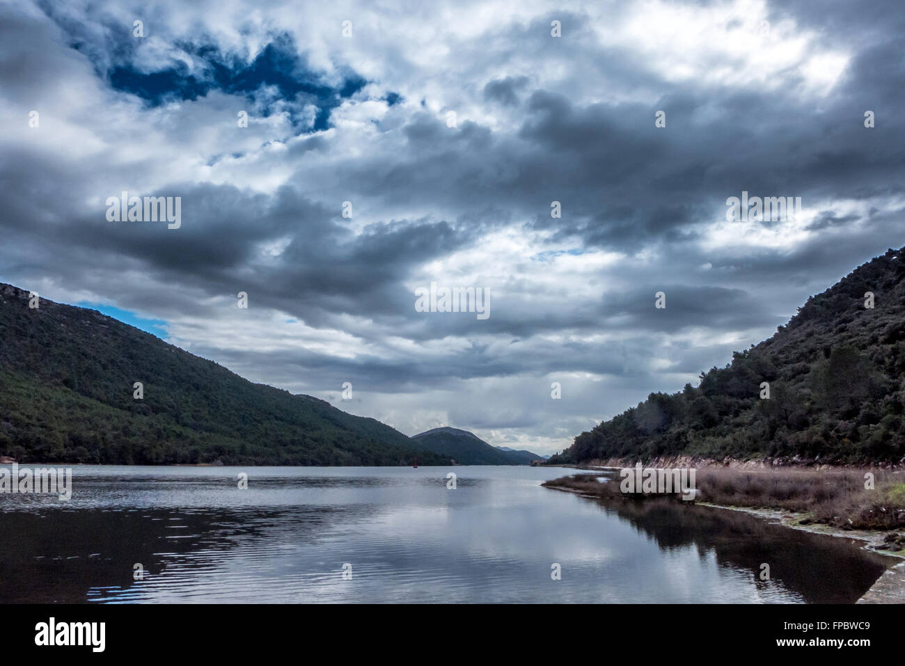 A bordo dell'acqua a Ston, Ragusa, sud della Croazia. Foto Stock