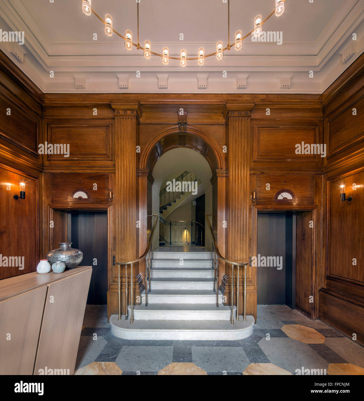 Una vista interna di un famoso edificio a Londra, chiamato il Royal Cafe, che mostra la grande decorazione di interni. Foto Stock