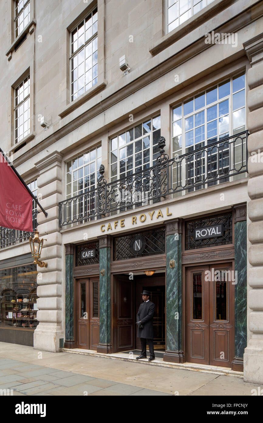 Una vista esterna di un famoso edificio a Londra, il Cafe Royal. Foto Stock