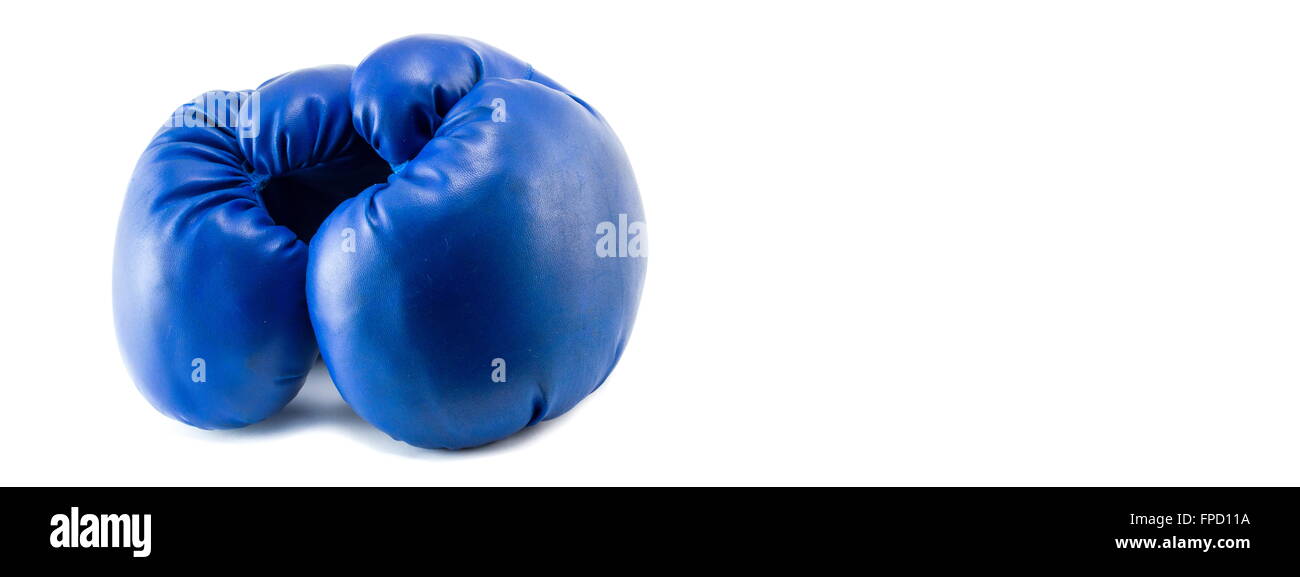 Blue guanto di boxe isolato sul banner bianco Foto Stock