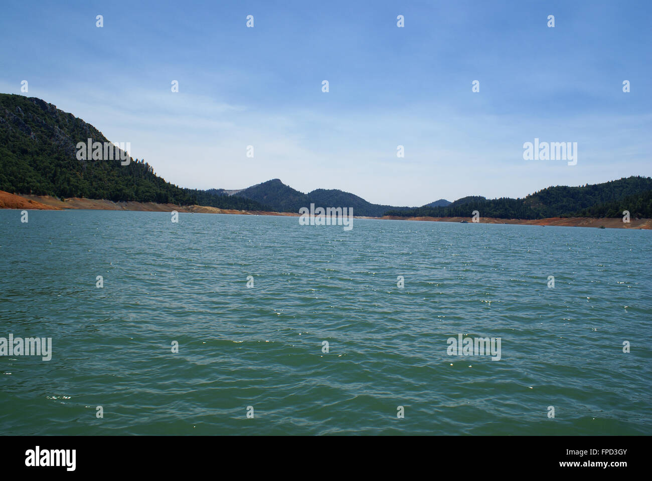 Lago Shasta Shasta, County, California, USA, un serbatoio di acqua in Shasta-Trinity National Forest, alimentata dalla diga di Shasta Foto Stock