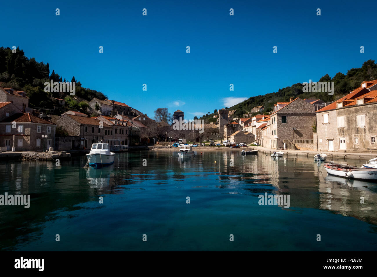 Il Porto di Sipan, una delle isole Elafiti, vicino a Dubrovnik, Croazia. Foto Stock
