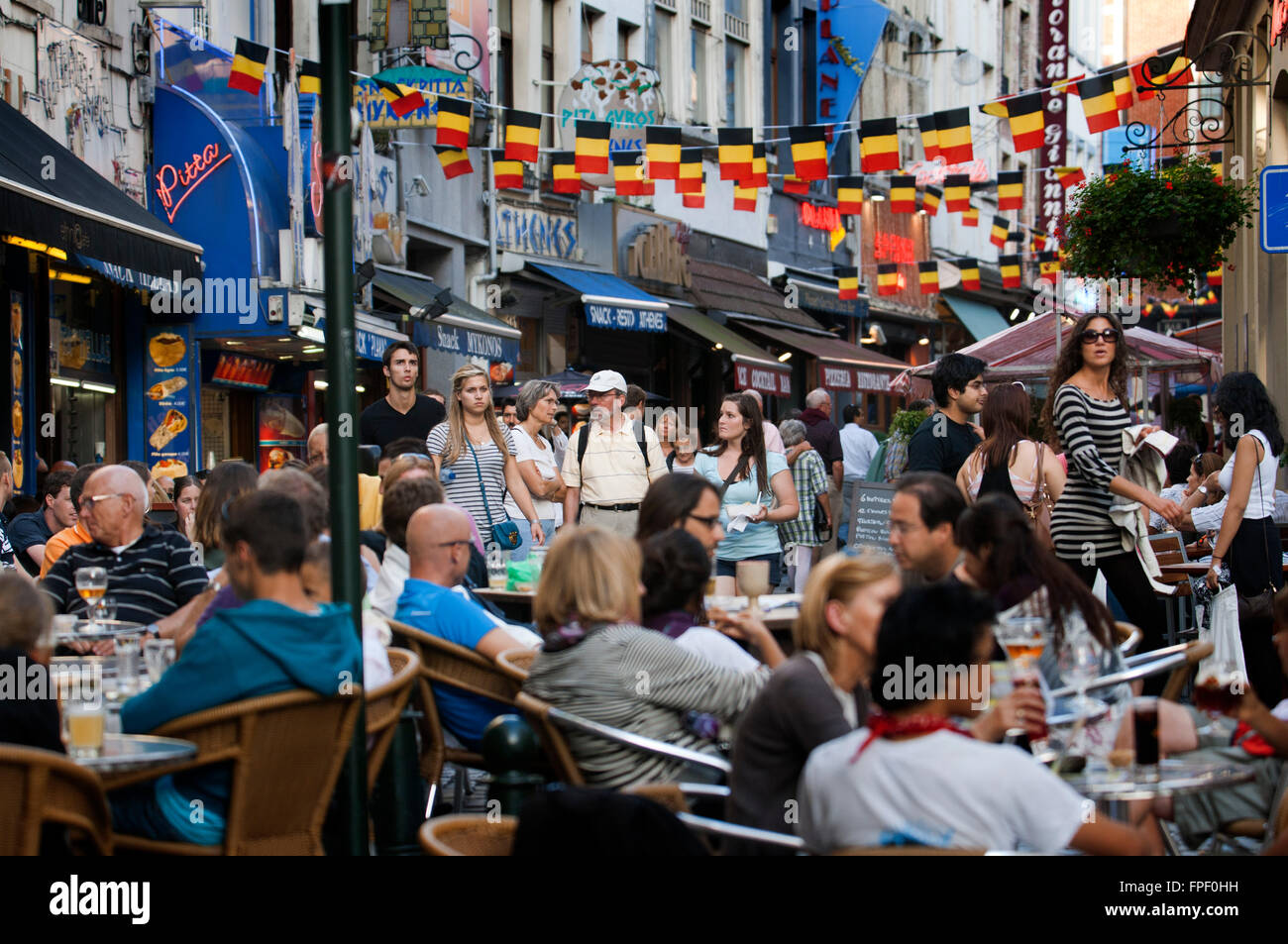 Diversi ristoranti di Rue du Marche aux Fromages, Bruxelles, Belgio. Nel centro di Bruxelles abbondano terrazze e ristoranti Foto Stock