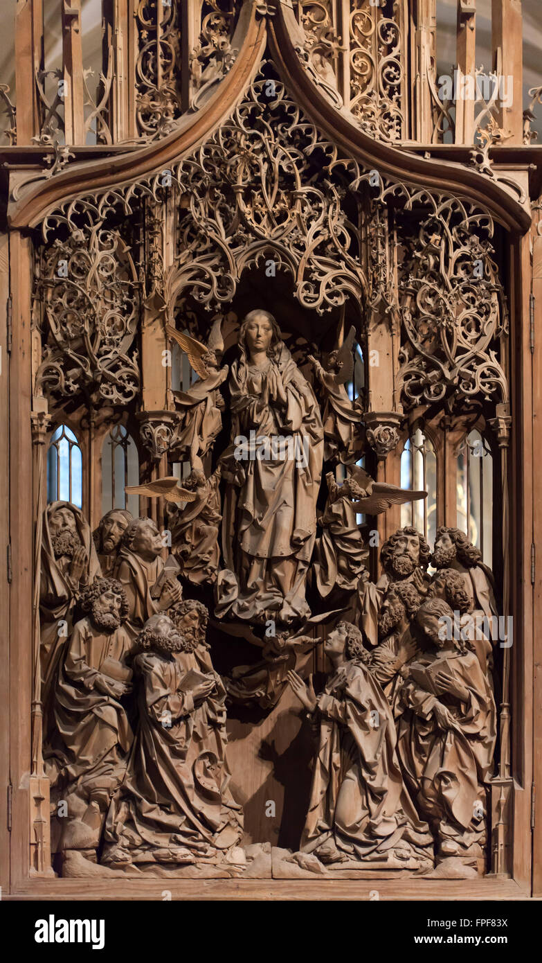 Assunzione della Vergine Maria. Il pannello centrale della Vergine Maria Pala di scultore tedesco Tilman Riemenschneider nella chiesa Herrgottskirche vicino a Creglingen, Baden-Württemberg, Germania. Foto Stock