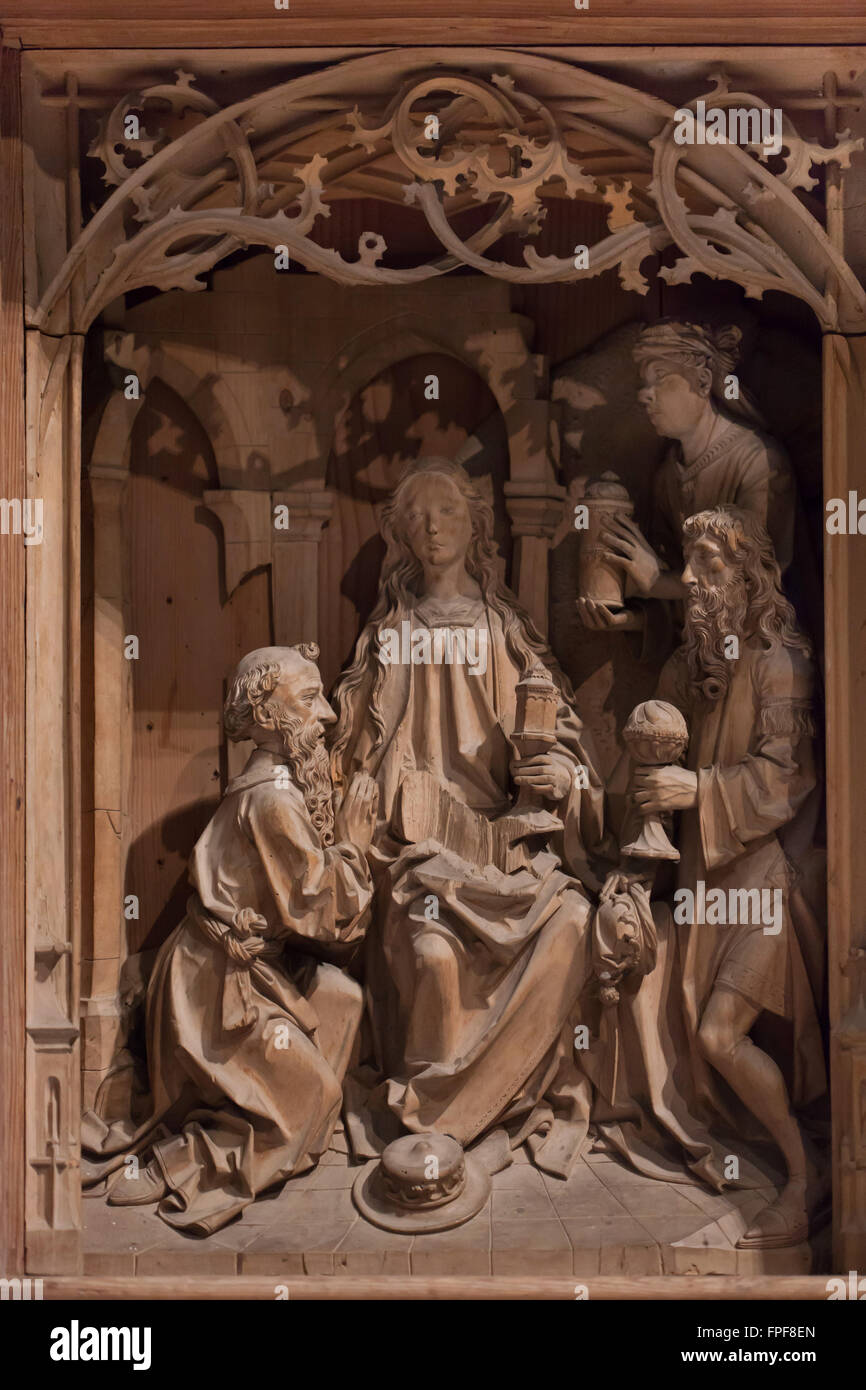 Adorazione dei Magi. Pannello di predella della Vergine Maria Pala di scultore tedesco Tilman Riemenschneider nella chiesa Herrgottskirche vicino a Creglingen, Baden-Württemberg, Germania. Foto Stock