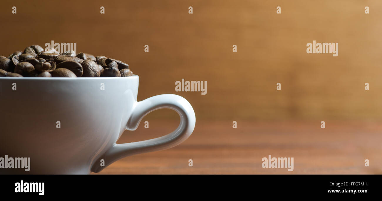 Tazza di caffè con caffè in grani Foto Stock