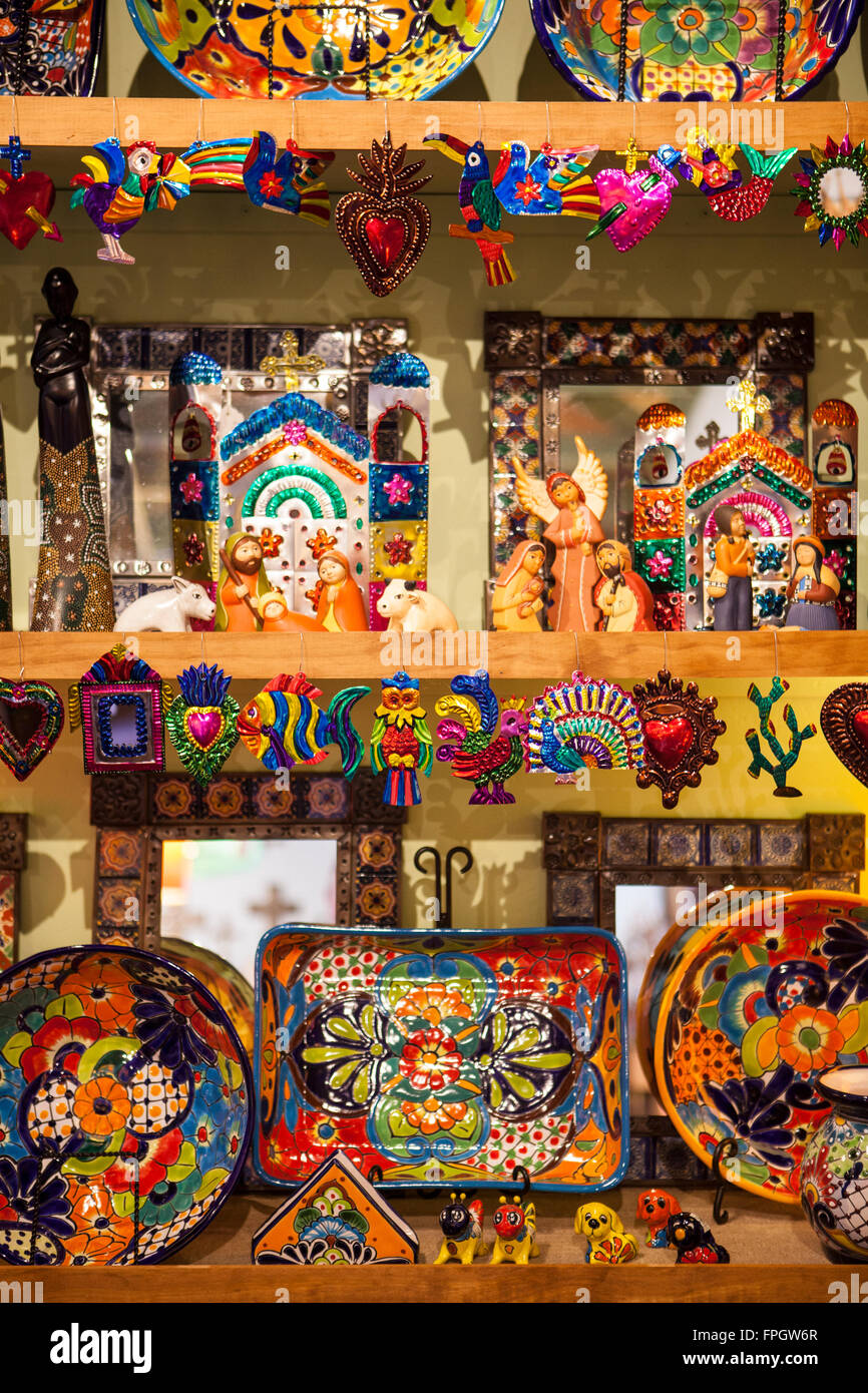 Messico e Guatemala e ceramiche di lavoro di stagno a cinabro, Cambria, California Foto Stock