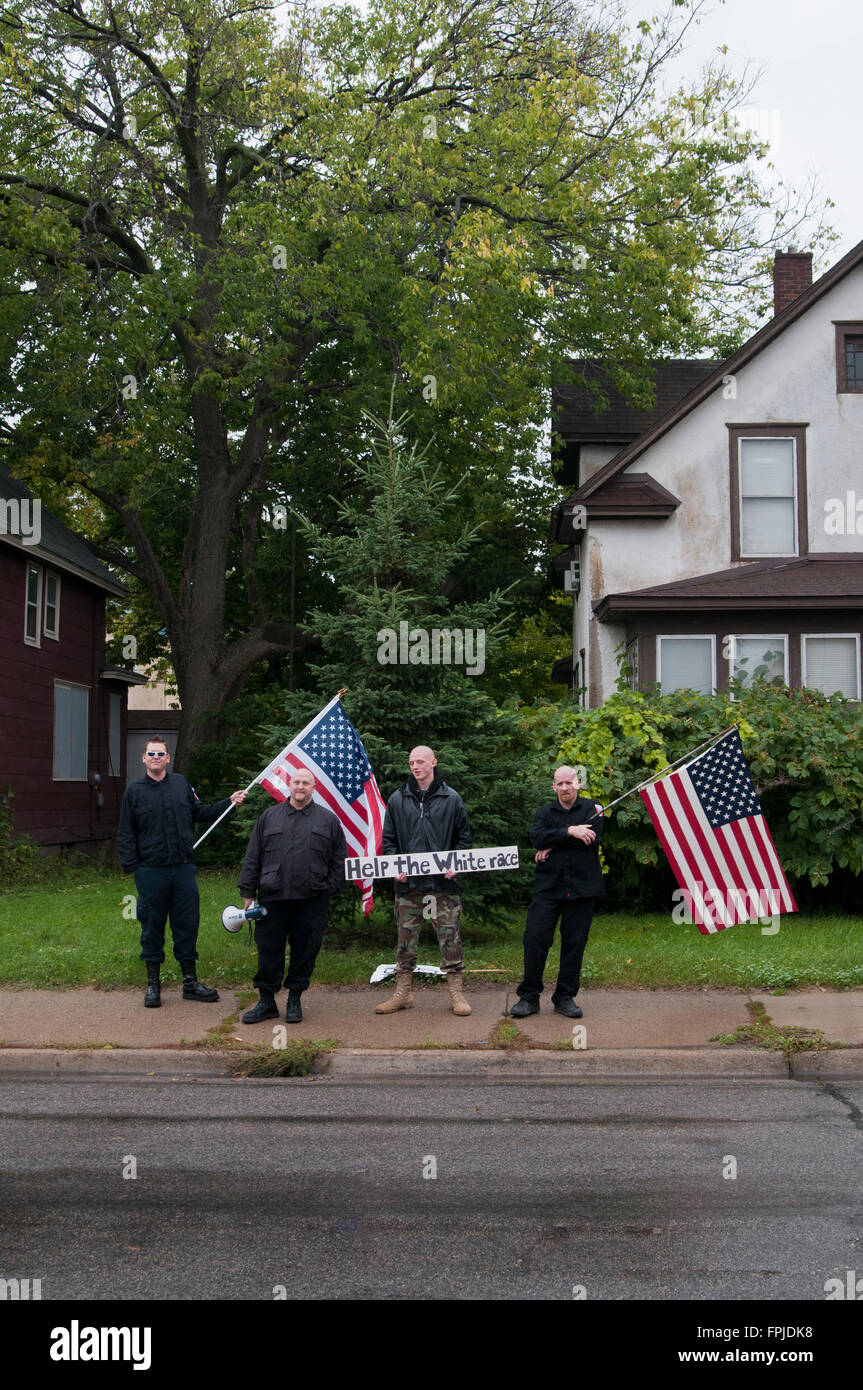 Minneapolis, Minnesota. Raduno neonazista. Il neonazista nazionale movimento socialista dimostrando di Minneapolis, Minnesota. Foto Stock
