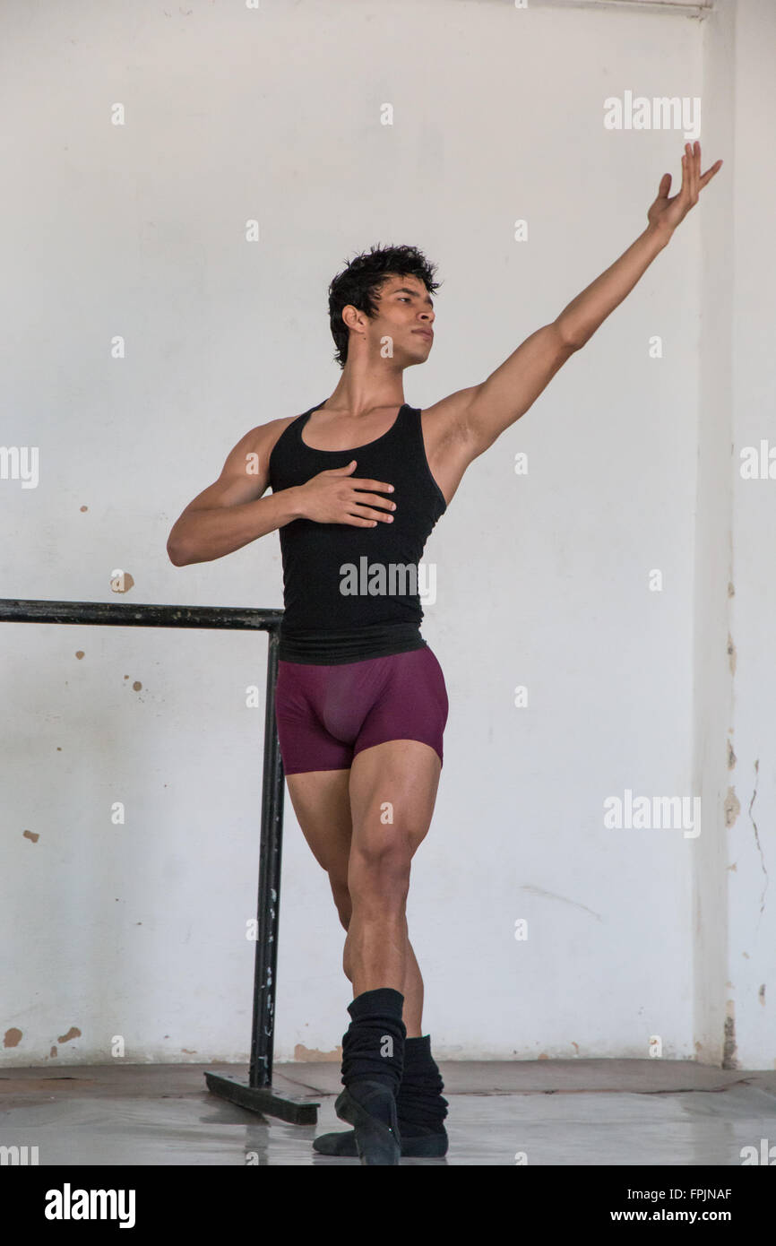 Cuba, La Habana. Centro Pro Danza, fondata da Laura Alonso nel 1988, è uno di Cuba il primo centro per la formazione di balletto. Editoriale Foto Stock