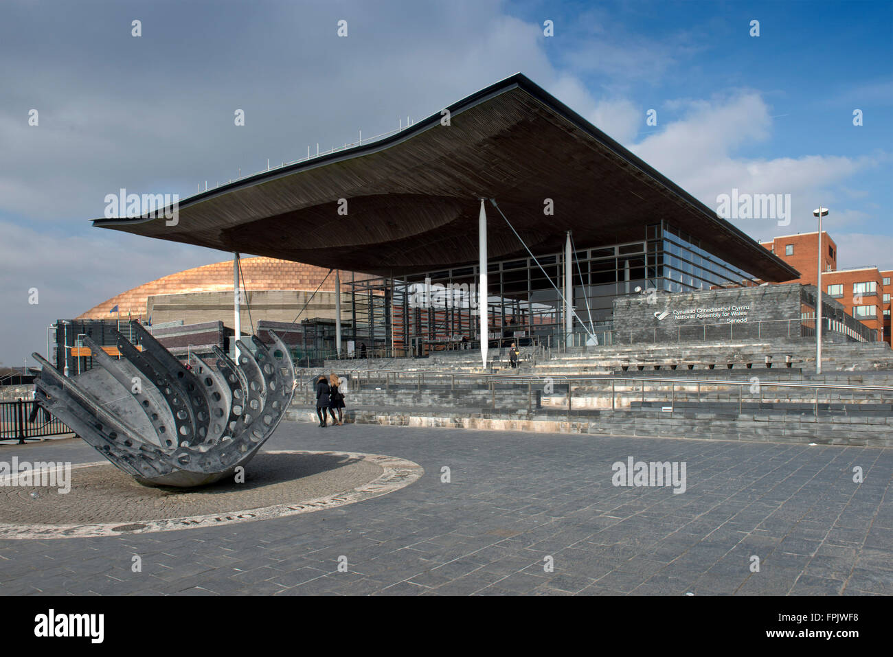 Assemblea nazionale del Galles (senedd), cynulliad cenedlaethol cymru e Edificio Pierhead nella baia di Cardiff, Galles, Regno Unito Foto Stock