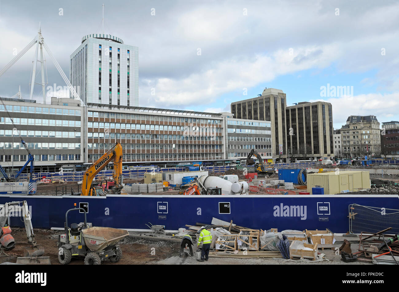 La piazza centrale di sviluppo sul sito della vecchia stazione degli autobus nel centro di Cardiff Wales UK 2016 KATHY DEWITT Foto Stock