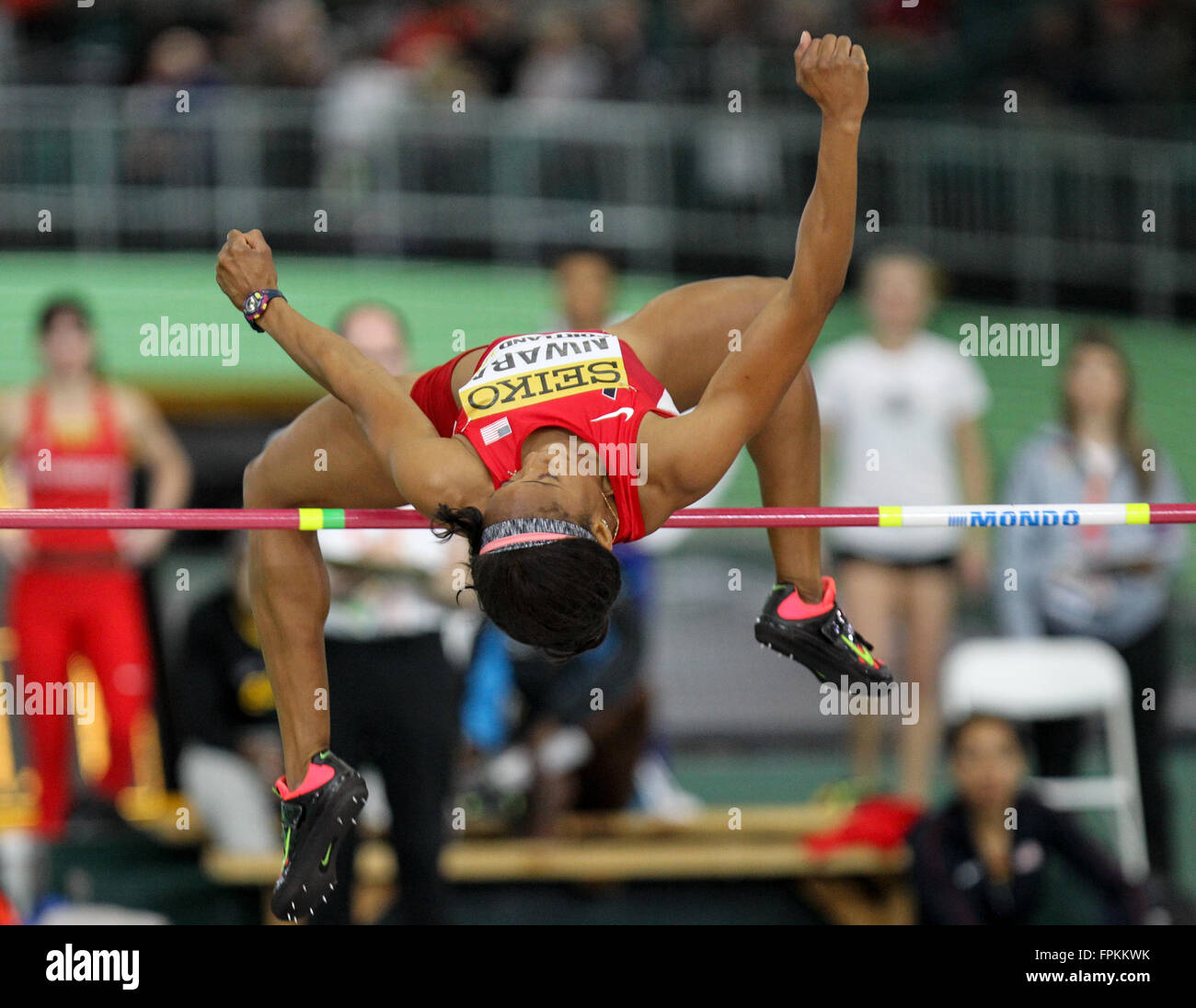 Portland, Oregon, STATI UNITI D'AMERICA MARZO 18, 2016 - BARBARA NWABA cancella un'altezza nel salto in lungo al 2016 IAAF mondiali Indoor Track & Field Championships presso il Centro Congressi di Portland, Oregon, il 18 marzo 2016. Foto di David Blair Credito: David Blair/ZUMA filo/Alamy Live News Foto Stock