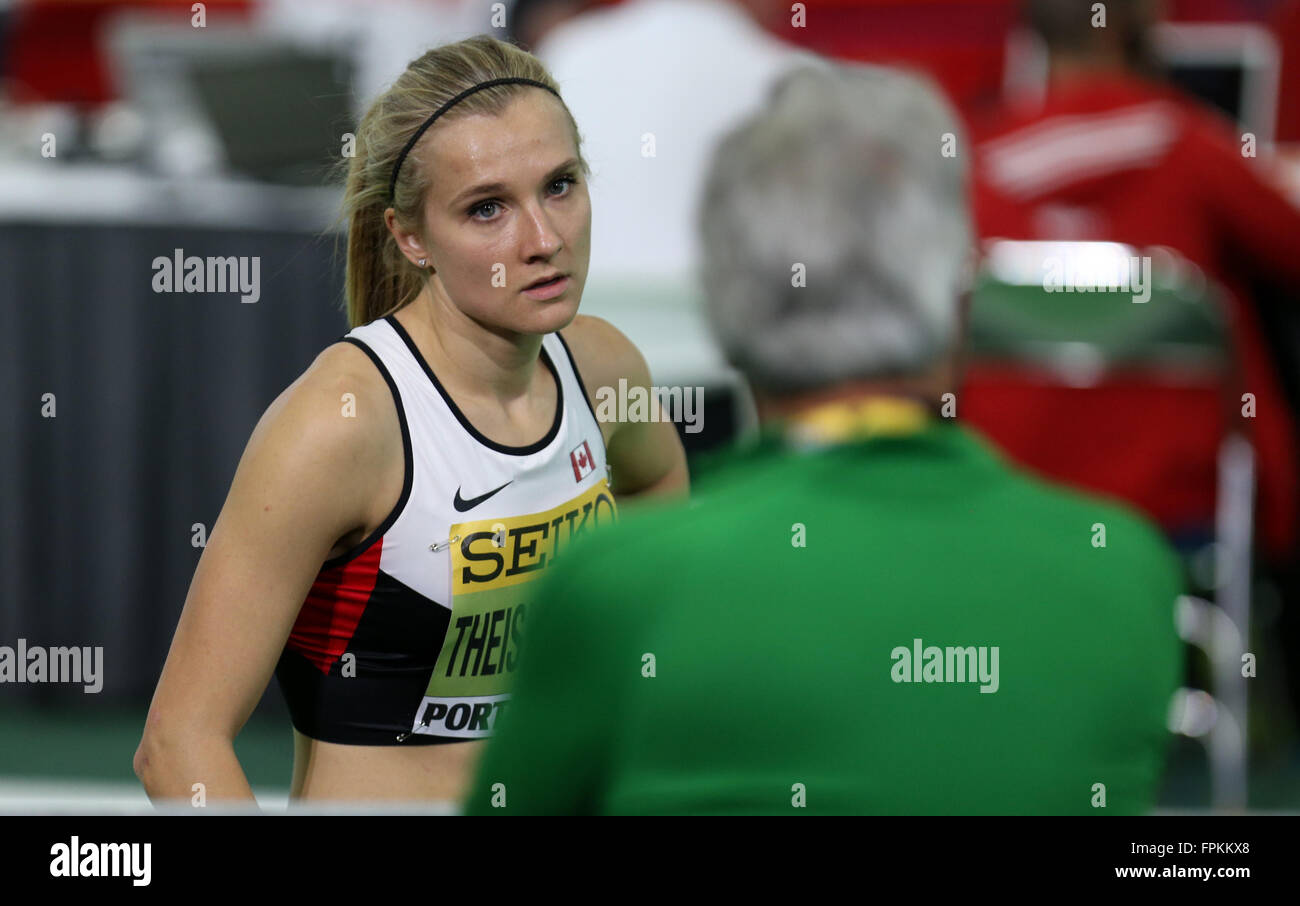 Portland, Oregon, STATI UNITI D'AMERICA MARZO 18, 2016 - BRIANNE THEISEN EATON parla con il suo allenatore al 2016 IAAF mondiali Indoor Track & Field Championships presso il Centro Congressi di Portland, Oregon, il 18 marzo 2016. Foto di David Blair Credito: David Blair/ZUMA filo/Alamy Live News Foto Stock