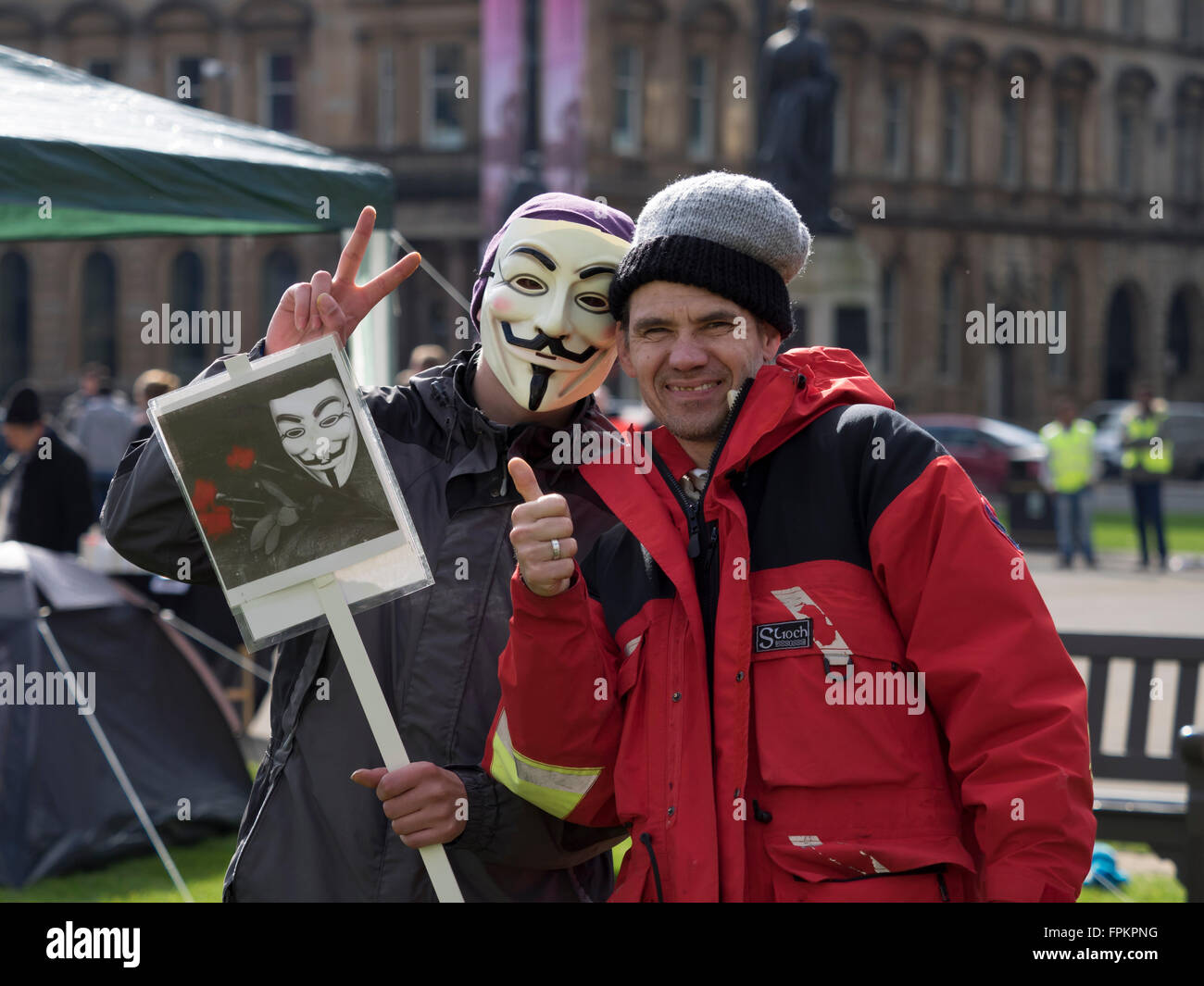 Glasgow, Regno Unito. Xix Mar, 2016. Senzatetto Raymond re in Glasgow's George Square. #M19Scot #refugeeswelcome Credito: Alan Robertson/Alamy Live News Foto Stock