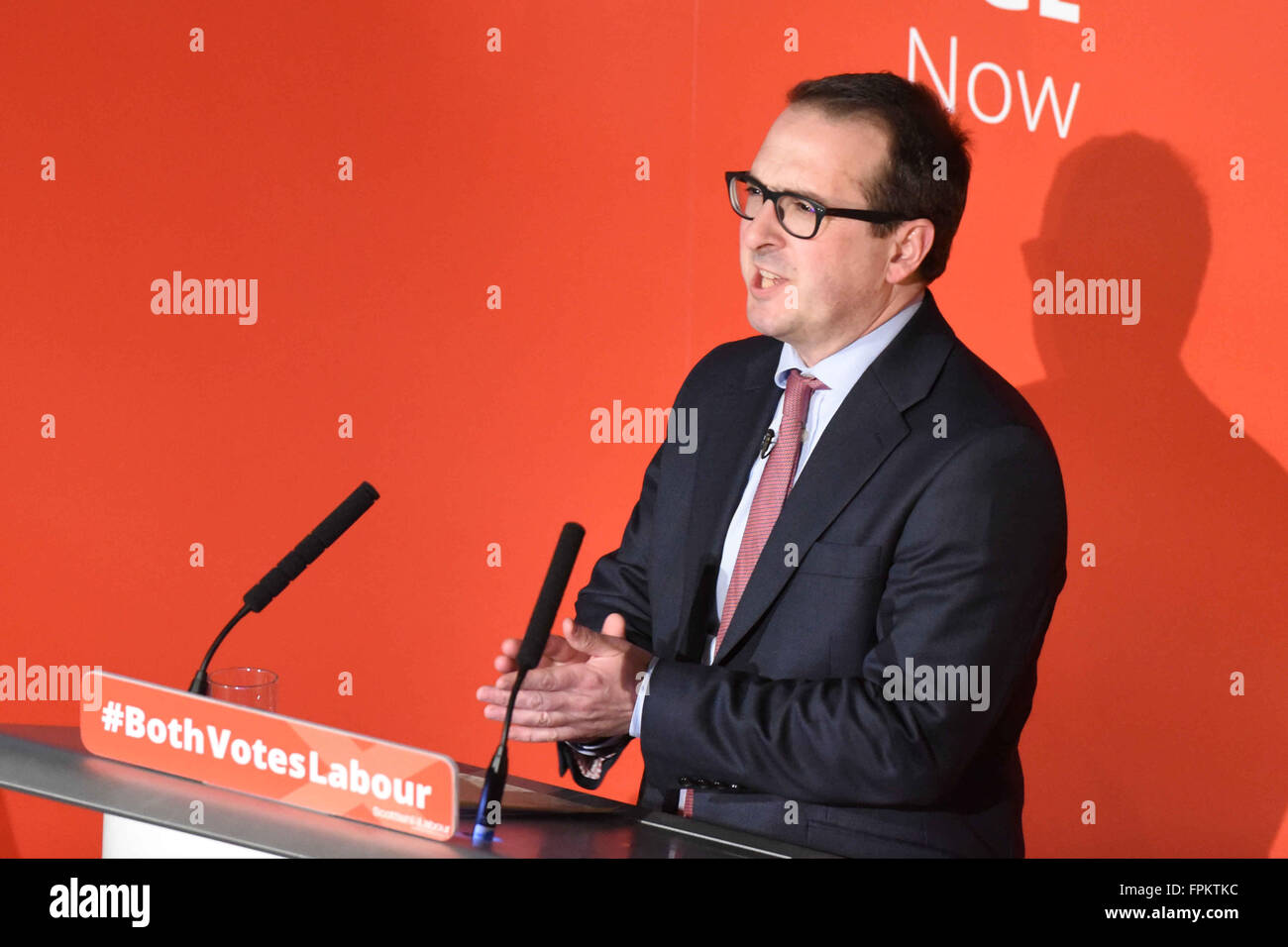 Glasgow, Scotland, Regno Unito, 19 marzo, 2016. Ombra il lavoro e le pensioni Segretario Owen Smith MP risolve la Scottish Labour Party Conference, Credito: Ken Jack / Alamy Live News Foto Stock