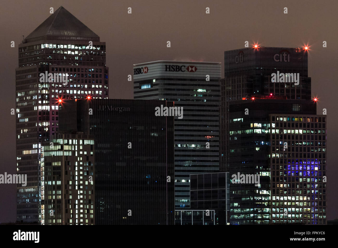 Londra, Regno Unito. Xix marzo, 2016. "Earth Hour' lights out su Canary Wharf business park edifici Credito: Guy Corbishley/Alamy Live News Foto Stock