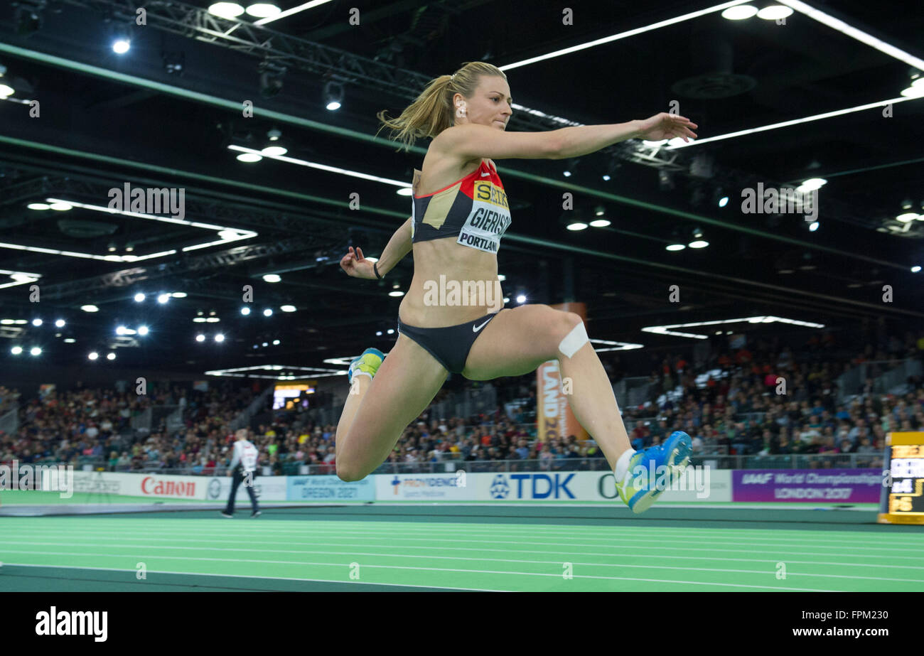 Portland, Stati Uniti d'America. Xix Mar, 2016. Kristin Gierisch di Germania compete in Donne Salto triplo Finale al 2016 IAAF Campionati mondiali Indoor presso la Oregon Convention Center a Portland, Oregon, Stati Uniti, il 19 marzo 2016. Kristin Gierisch ha vinto la medaglia d argento con 14.30 metri. © Yang Lei/Xinhua/Alamy Live News Foto Stock