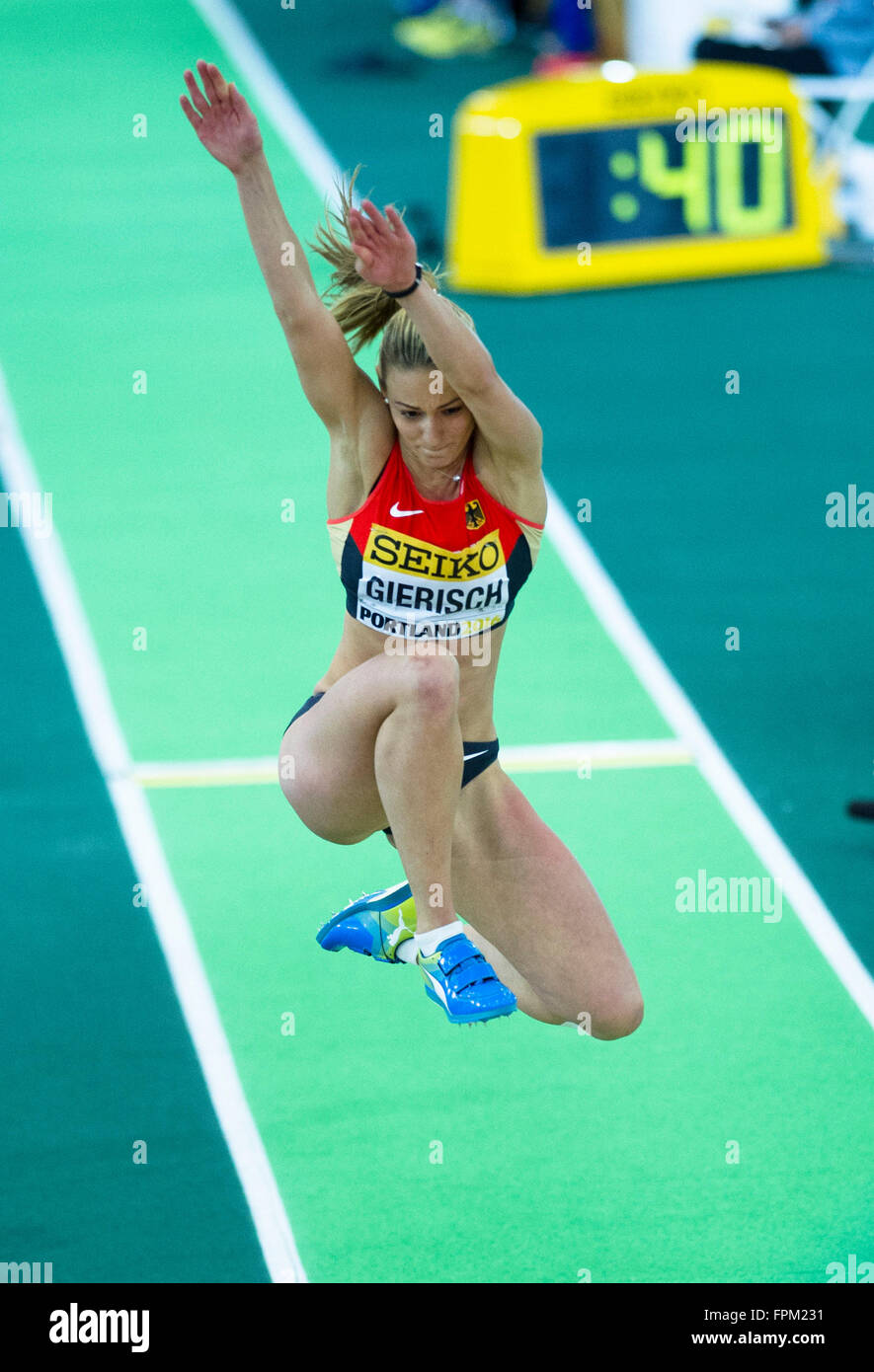 Portland, Stati Uniti d'America. Xix Mar, 2016. Kristin Gierisch di Germania compete in Donne Salto triplo Finale al 2016 IAAF Campionati mondiali Indoor presso la Oregon Convention Center a Portland, Oregon, Stati Uniti, il 19 marzo 2016. Kristin Gierisch ha vinto la medaglia d argento con 14.30 metri. © Yang Lei/Xinhua/Alamy Live News Foto Stock