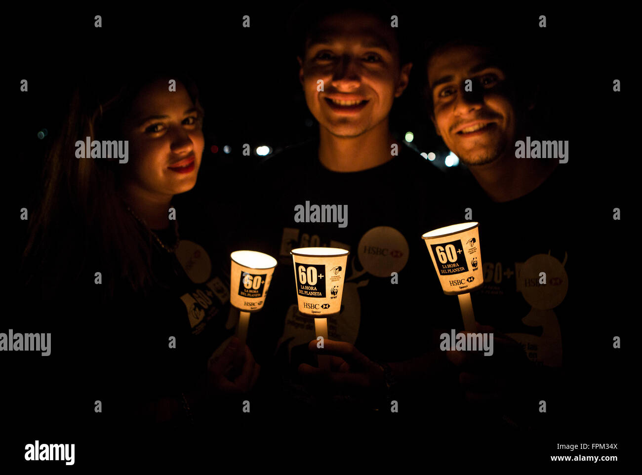 Buenos Aires, Argentina. Xix Mar, 2016. Residenti frequentare l annuale Earth Hour evento a Buenos Aires, Argentina, Marzo 19, 2016. © Martin Zabala/Xinhua/Alamy Live News Foto Stock