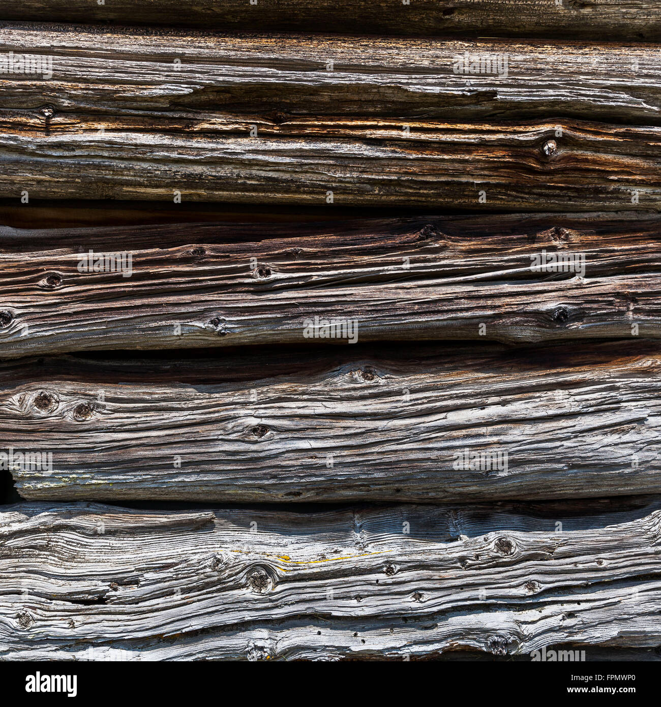 Pareti in legno dal vecchio non trattate travi grigie, Alto Adige, Italia, Europa Foto Stock