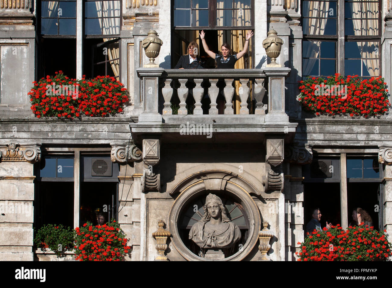 Alcune hanno il balcone di Le Pigeon nella Grand Place di Bruxelles. La Chaloupe D'Or - Il Golden Boot ristorante in Grote Markt (Grand Foto Stock
