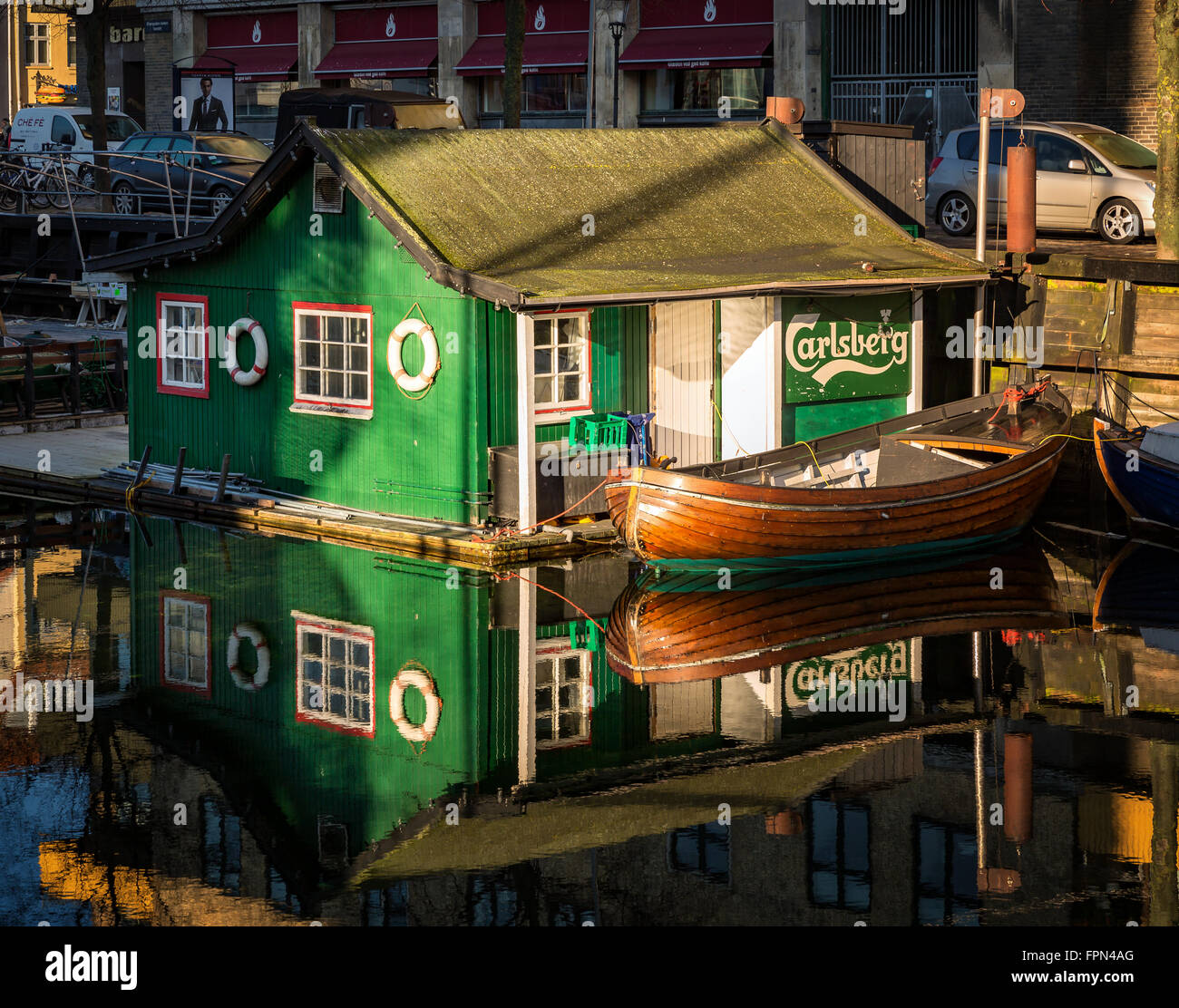 Floating café, Christianshavns canal, Copenhagen, Danimarca Foto Stock